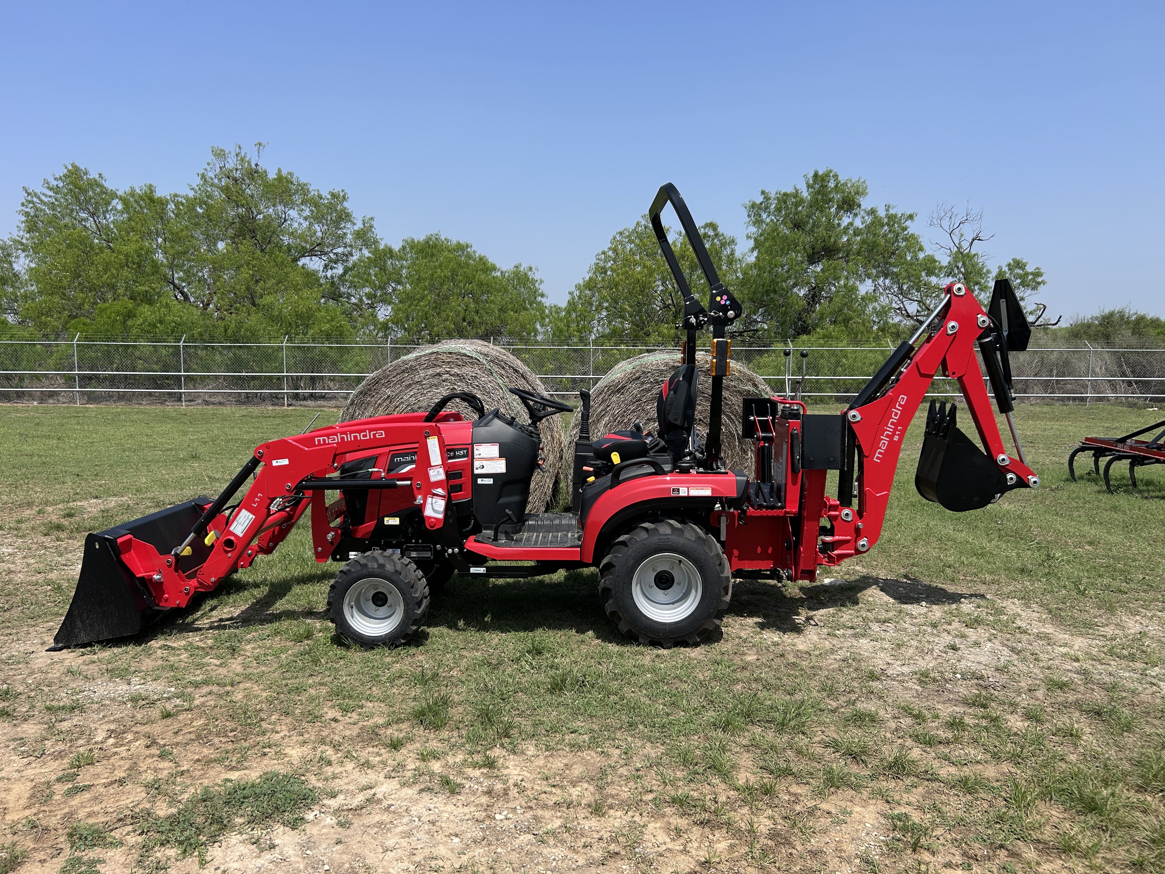 MAHINDRA TRACTORS 11264FHILB 11264FHILB:041612