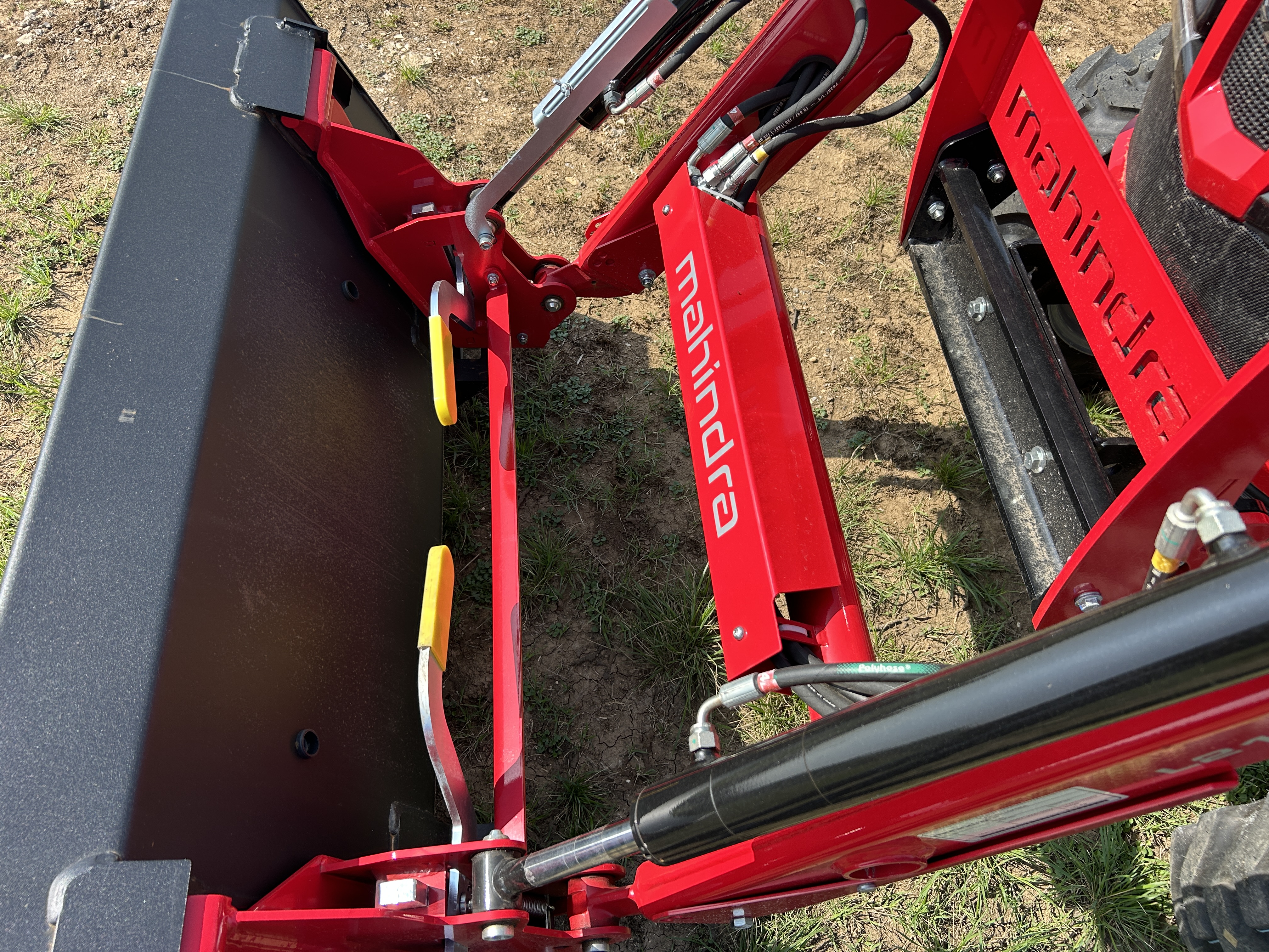 MAHINDRA TRACTORS 11264FHILB 11264FHILB:041612