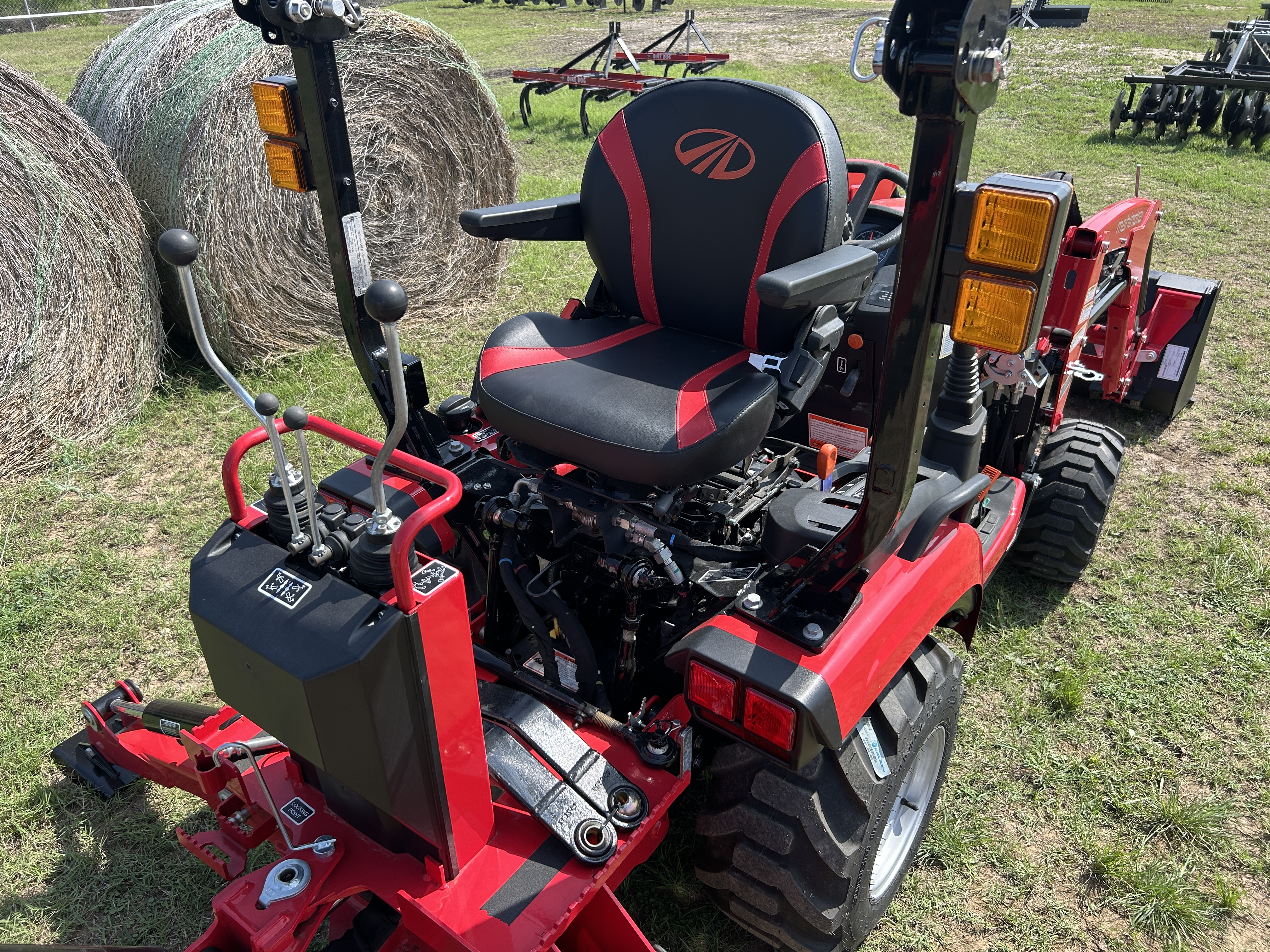 MAHINDRA TRACTORS 11264FHILB 11264FHILB:041612