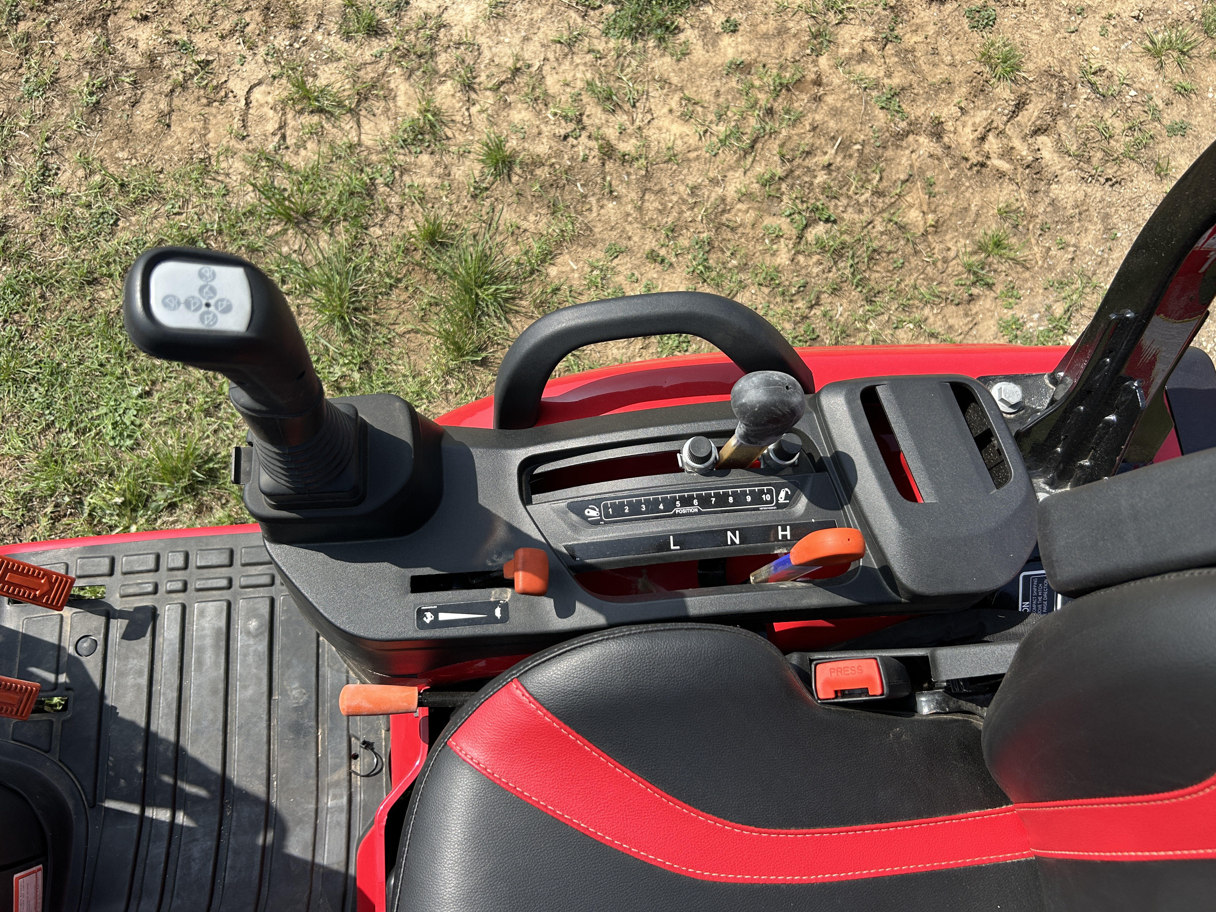 MAHINDRA TRACTORS 11264FHILB 11264FHILB:041612