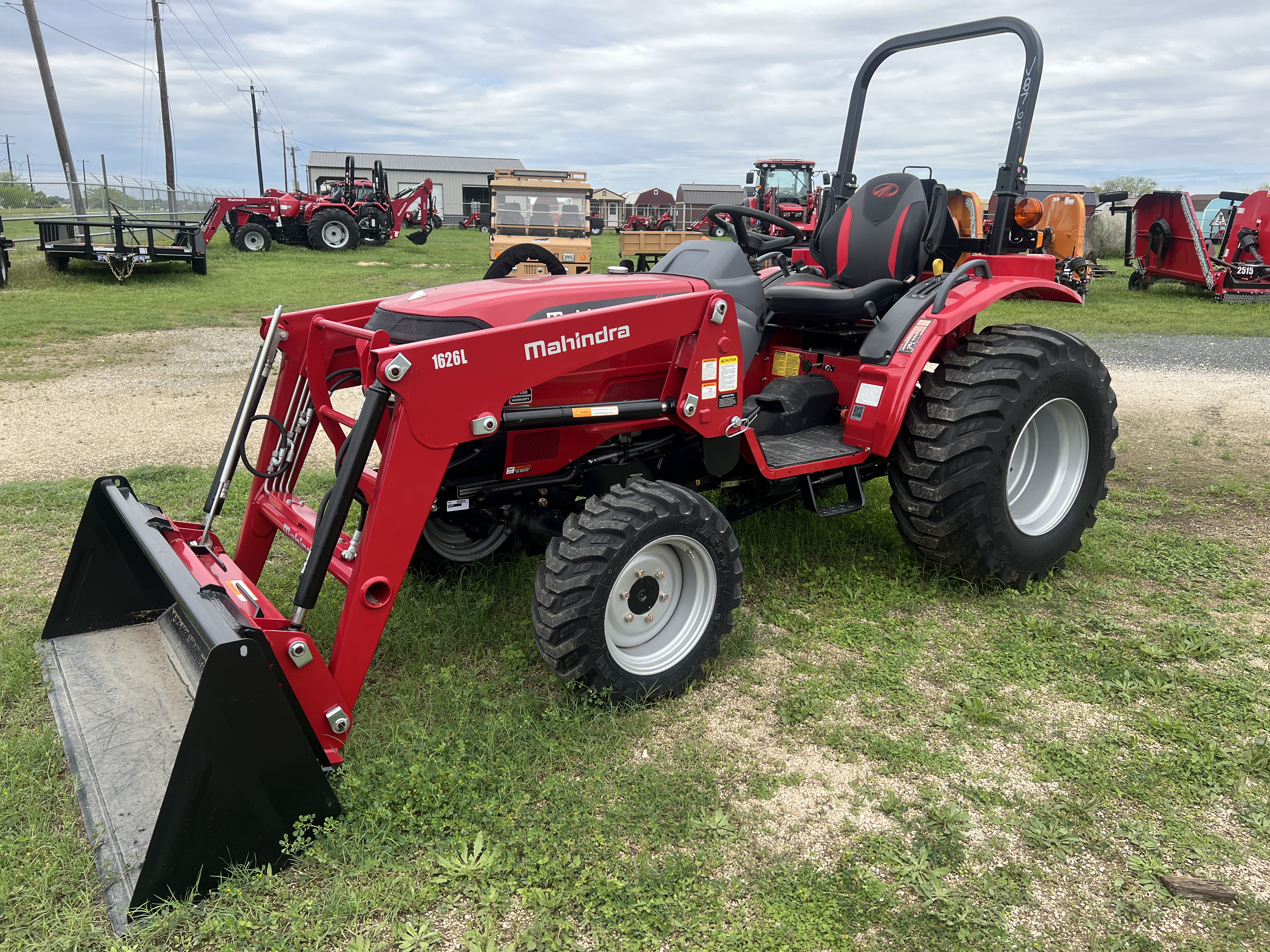 MAHINDRA TRACTORS 16264FHIL 1626 HST 4WD – 041663