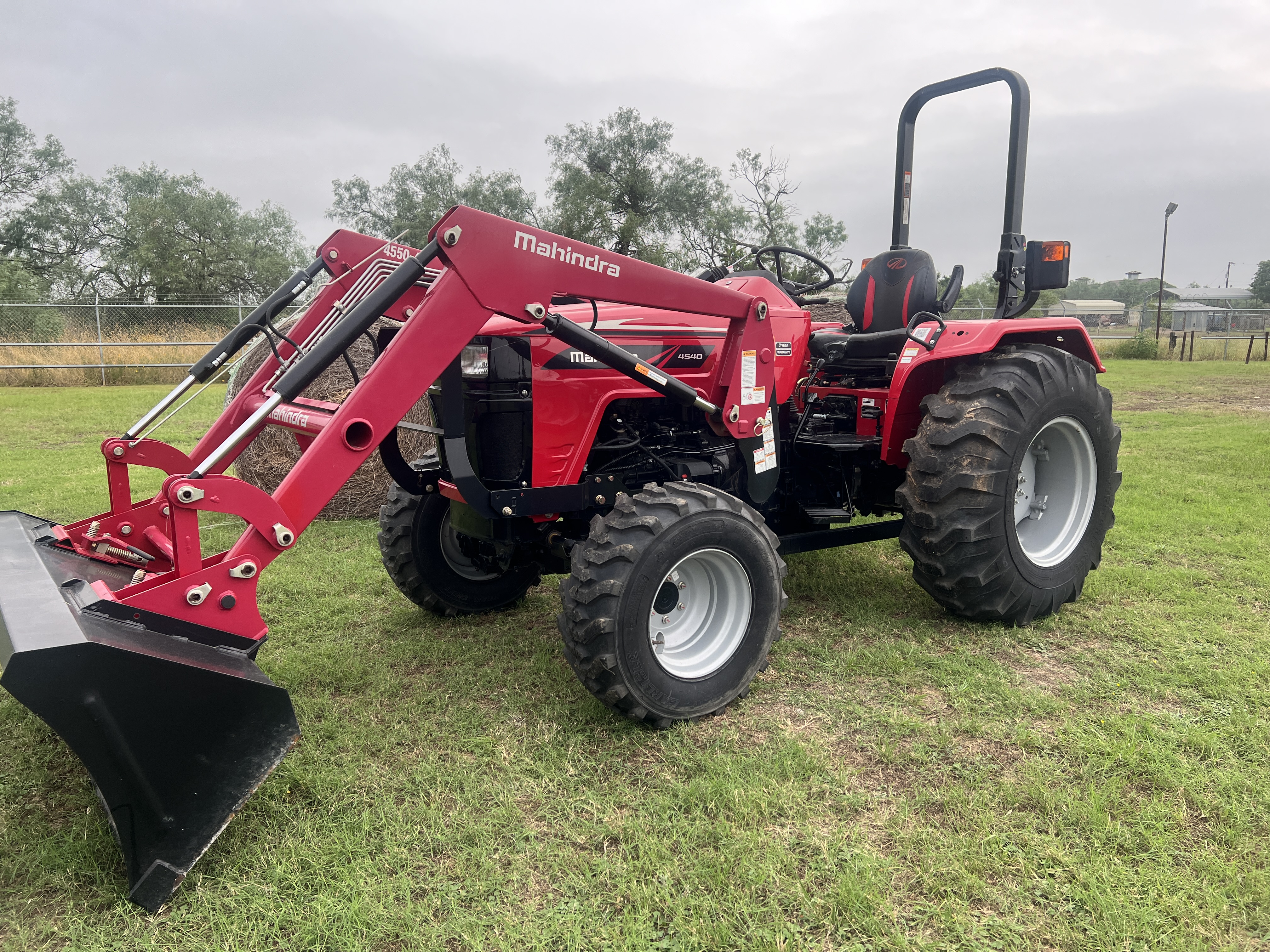 MAHINDRA TRACTORS 45404FGIL:041802