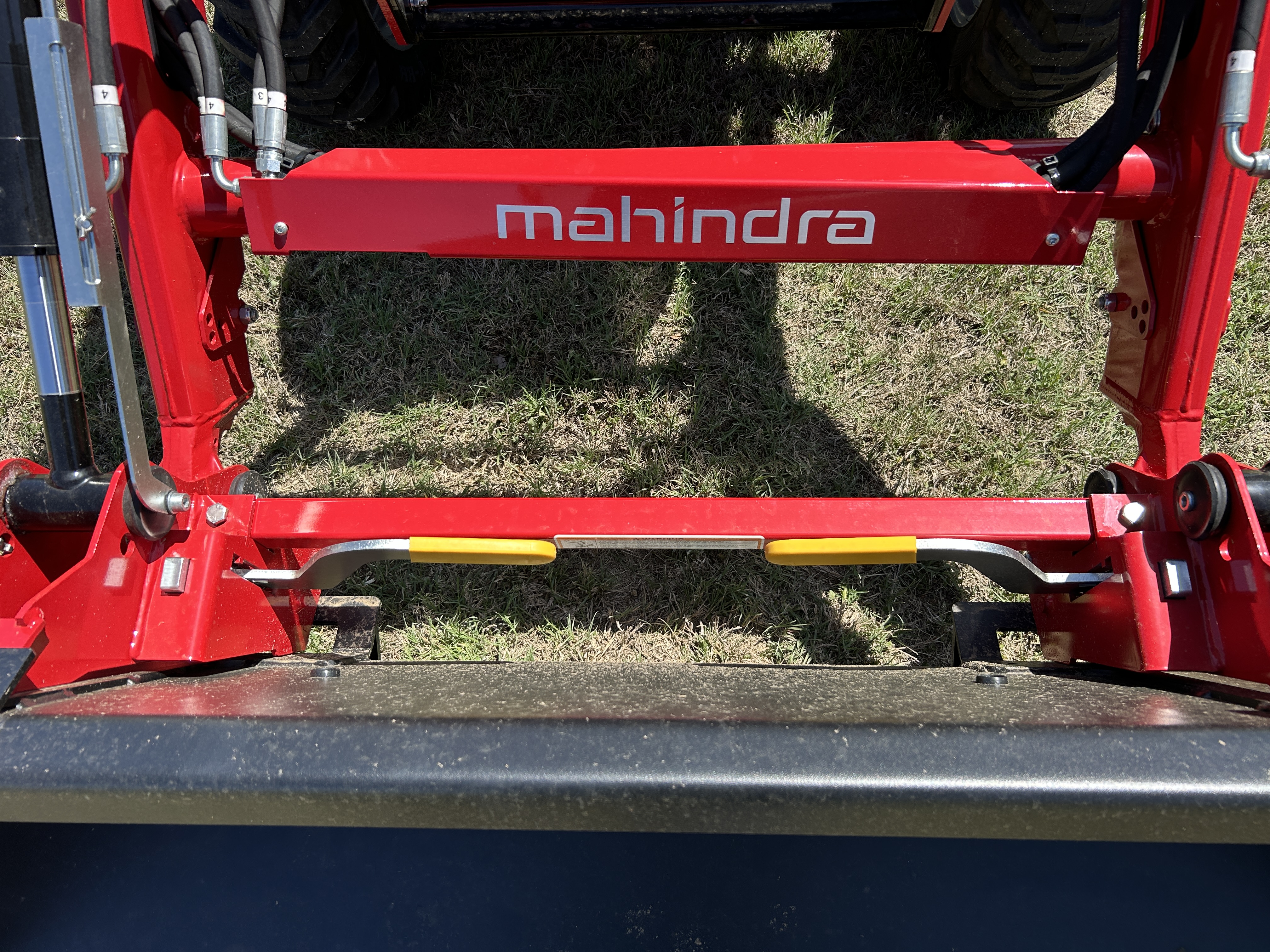 MAHINDRA TRACTORS 16264FHRFIL 1626 HST 4WD REF:041807