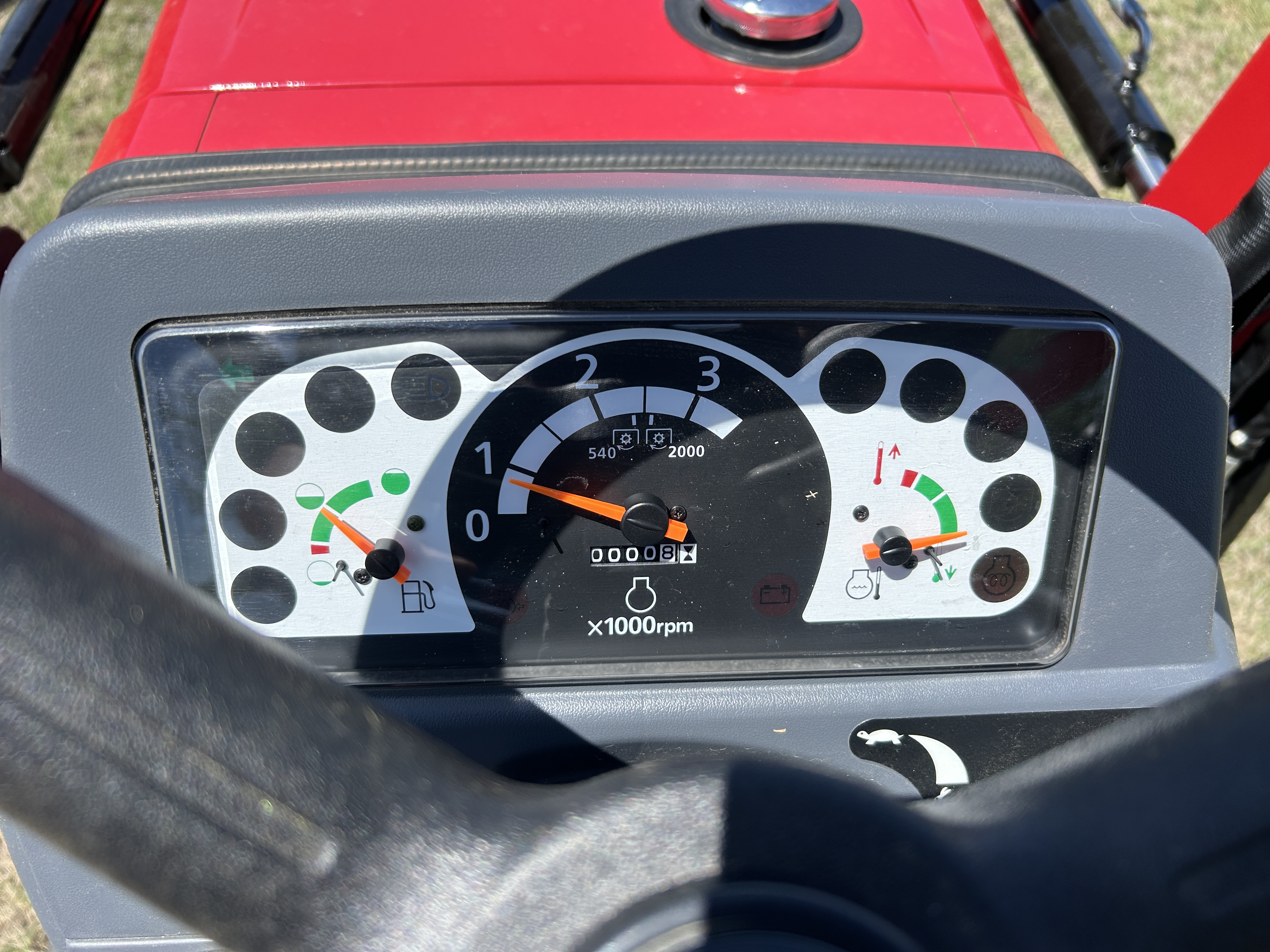 MAHINDRA TRACTORS 16264FHRFIL 1626 HST 4WD REF:041807