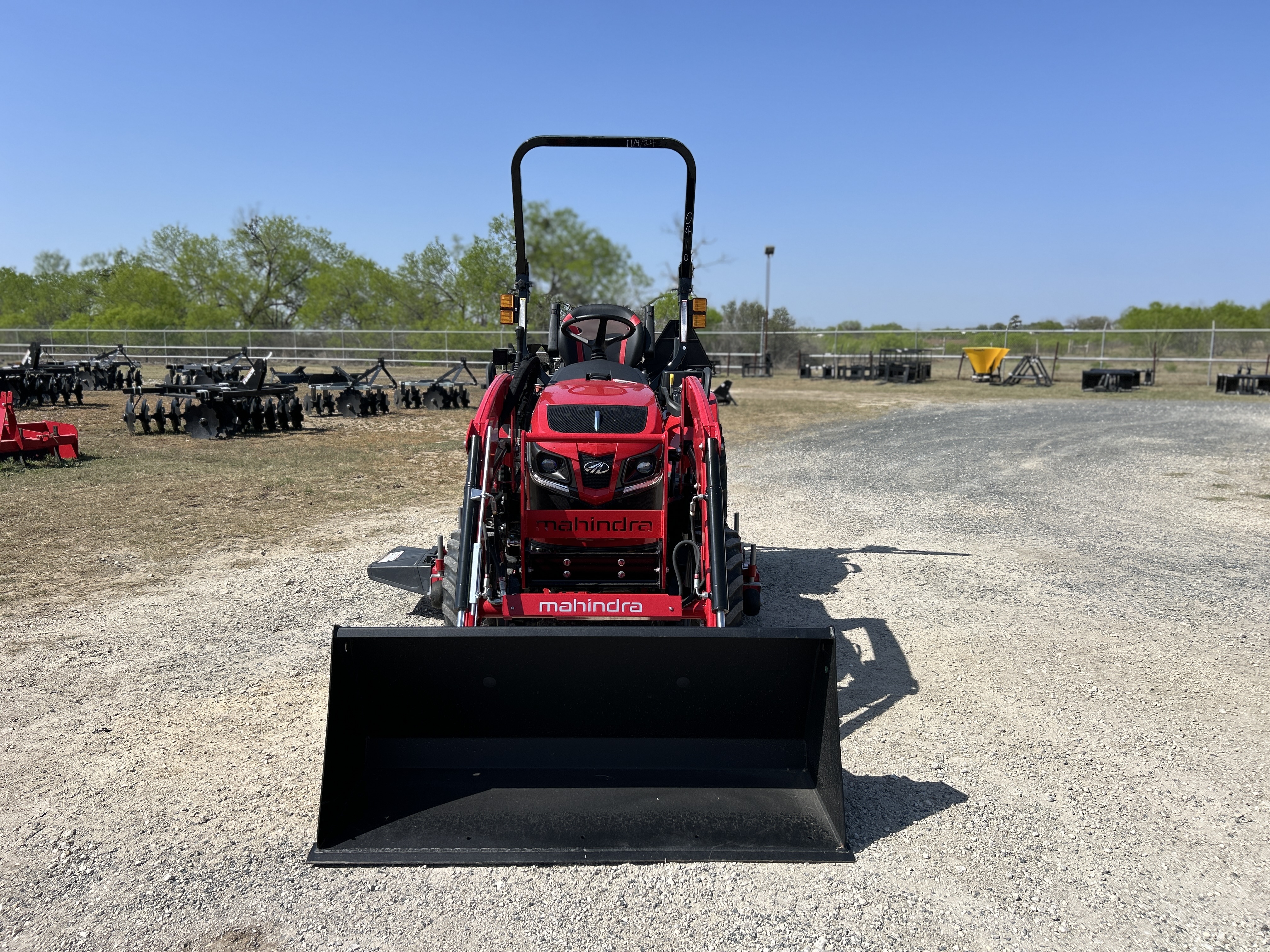 MAHINDRA TRACTORS 11264FHILM60 1126 HST 4WD W/MOWER:041874