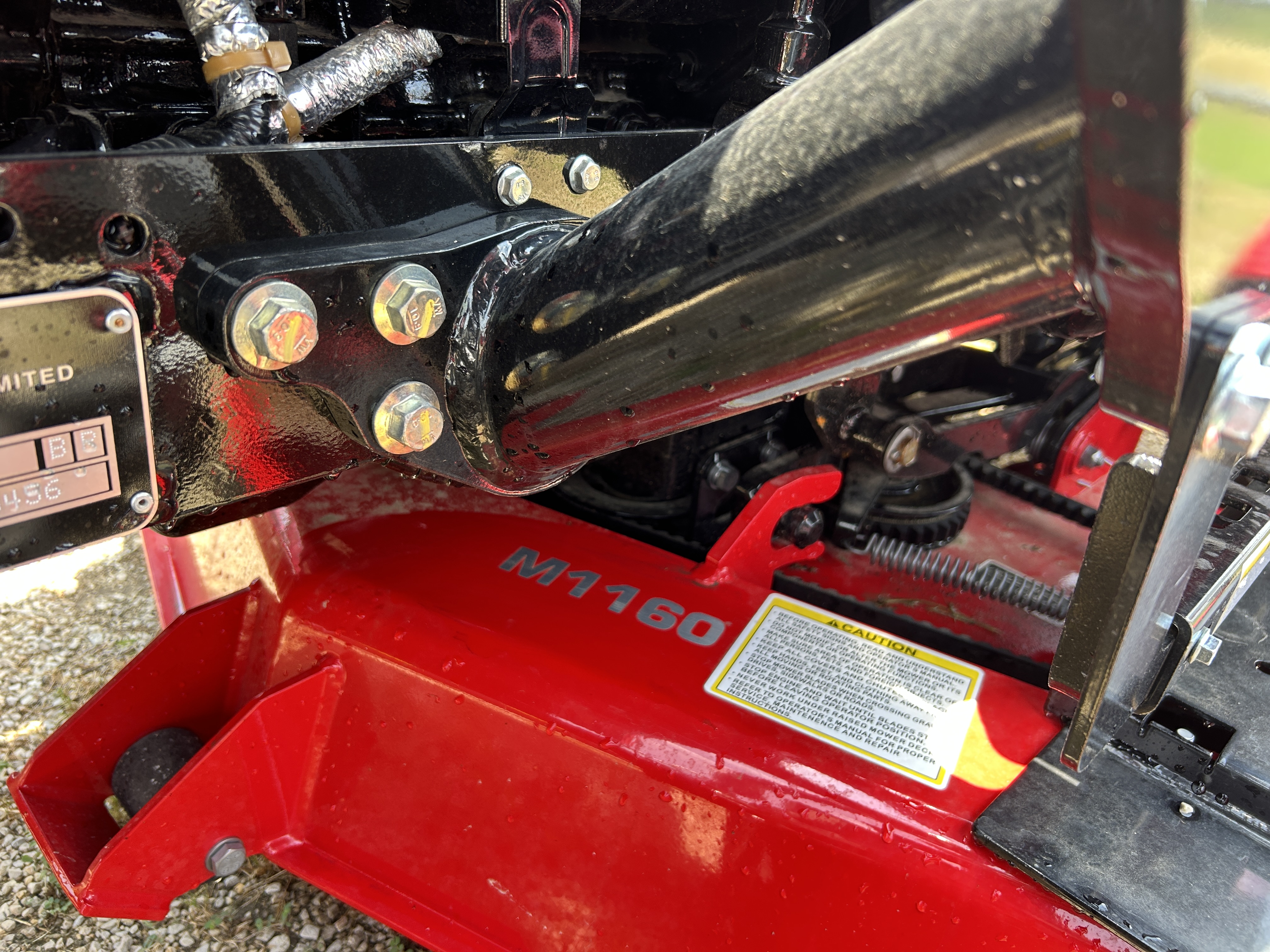 MAHINDRA TRACTORS 11264FHILM60 1126 HST 4WD W/MOWER:041874