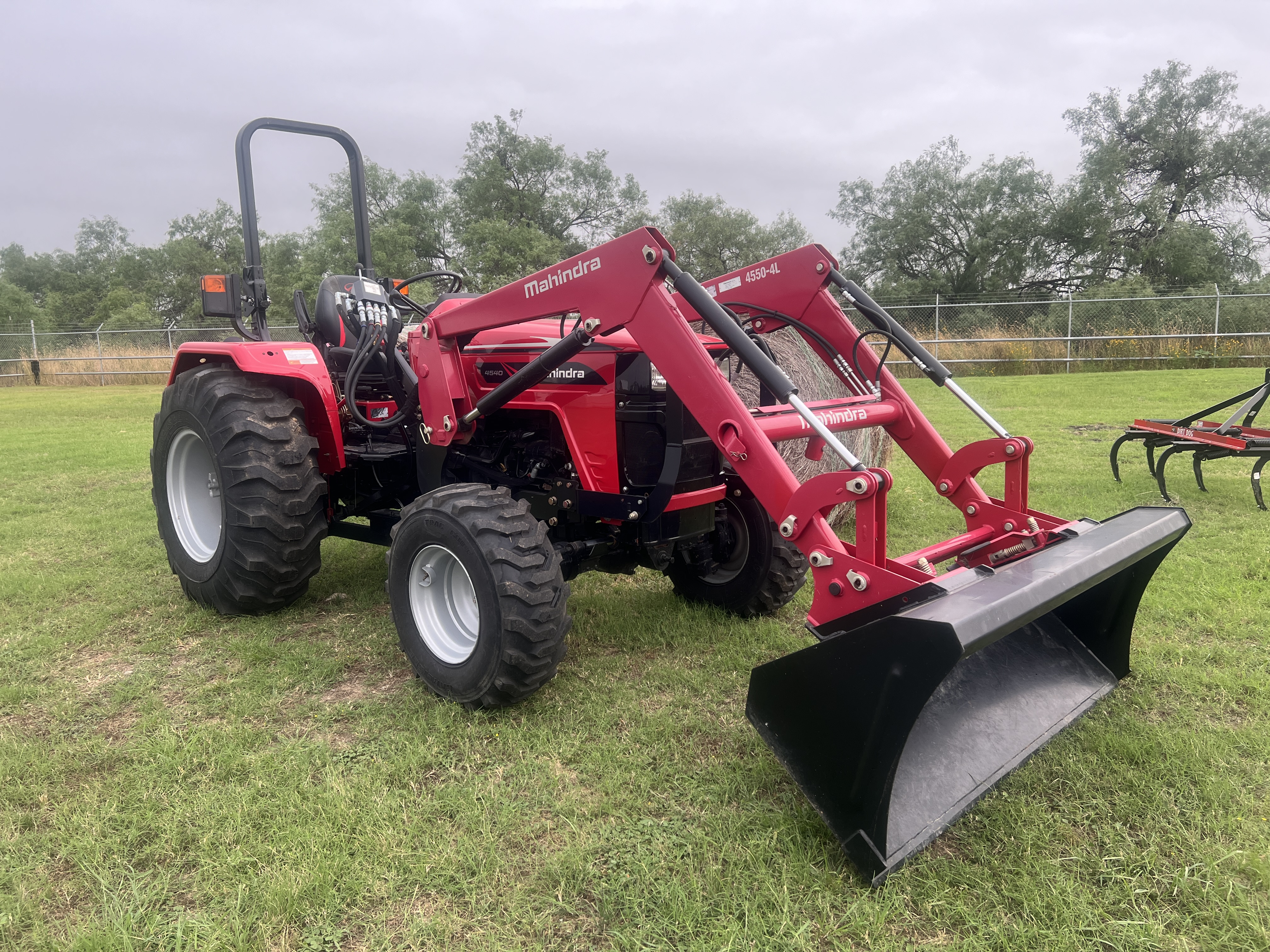 MAHINDRA TRACTORS 45404FGIL:041918