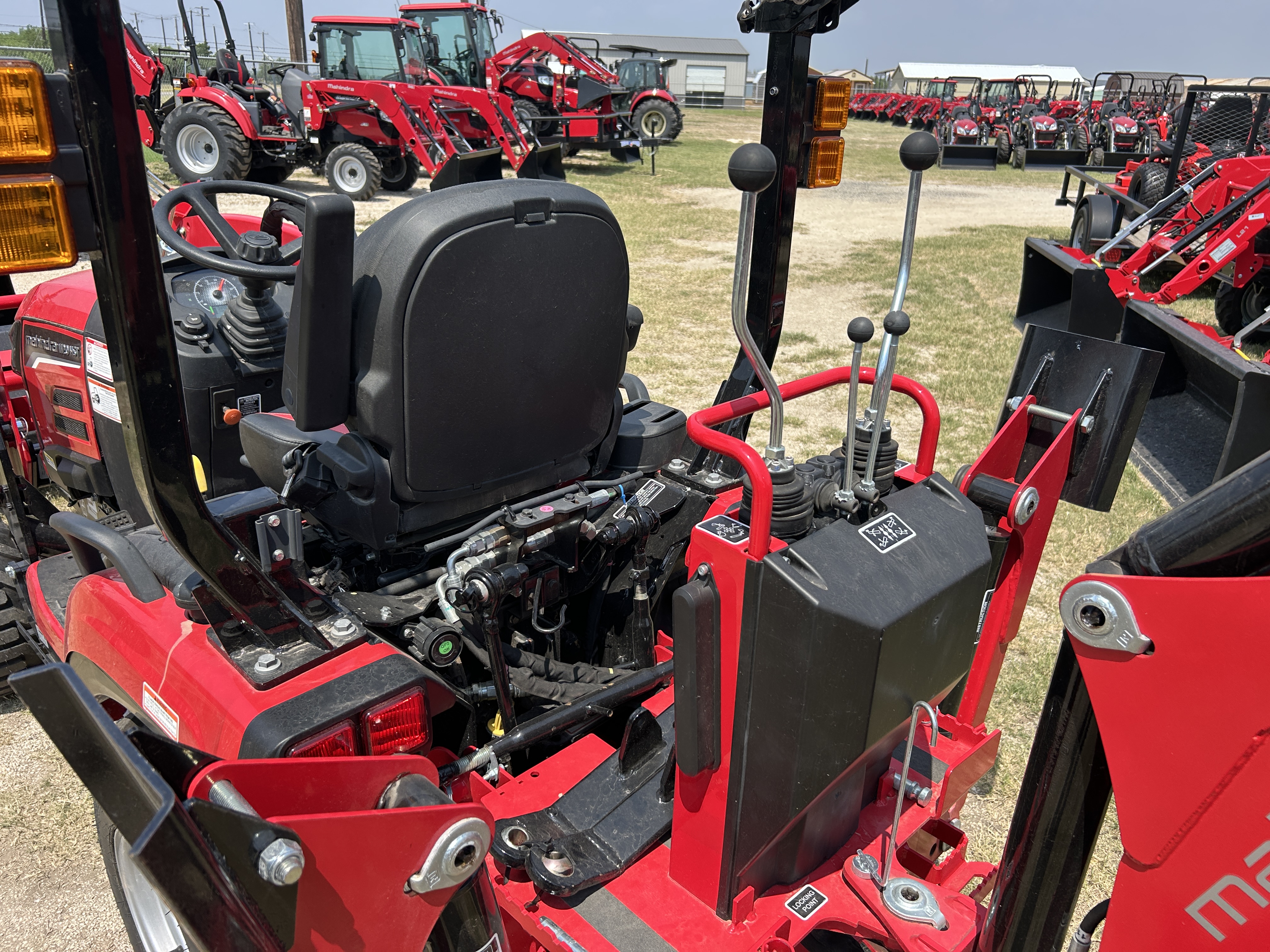 MAHINDRA TRACTORS 11204FHILB 11204FHILB:041925