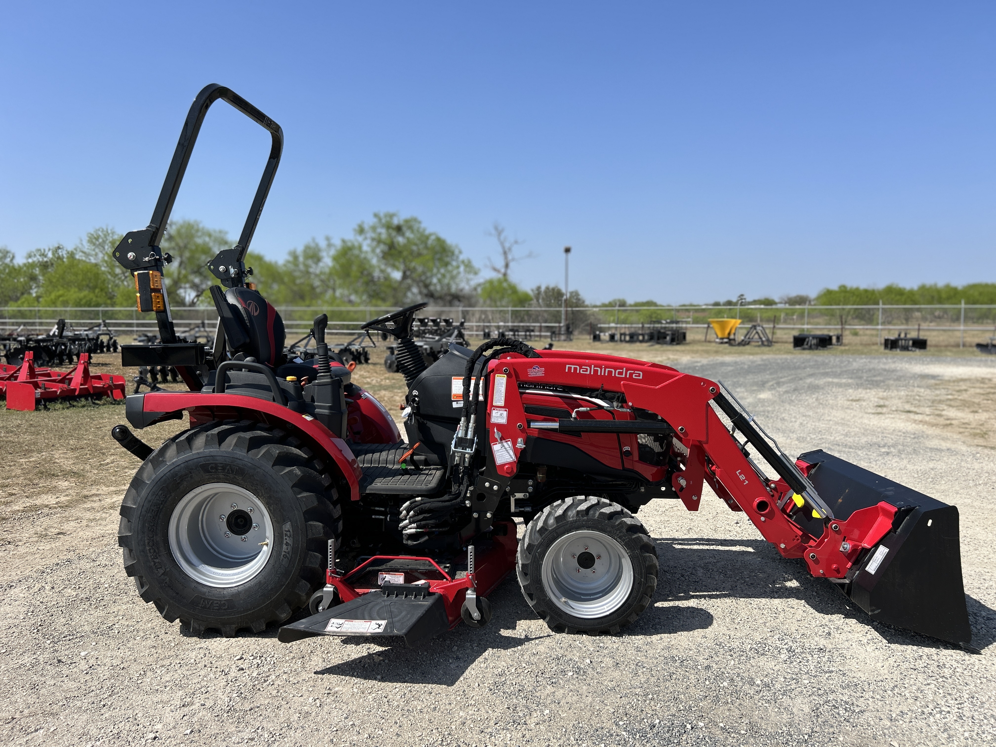 MAHINDRA TRACTORS 21234FHILM 2123 HST 4WD – 041959