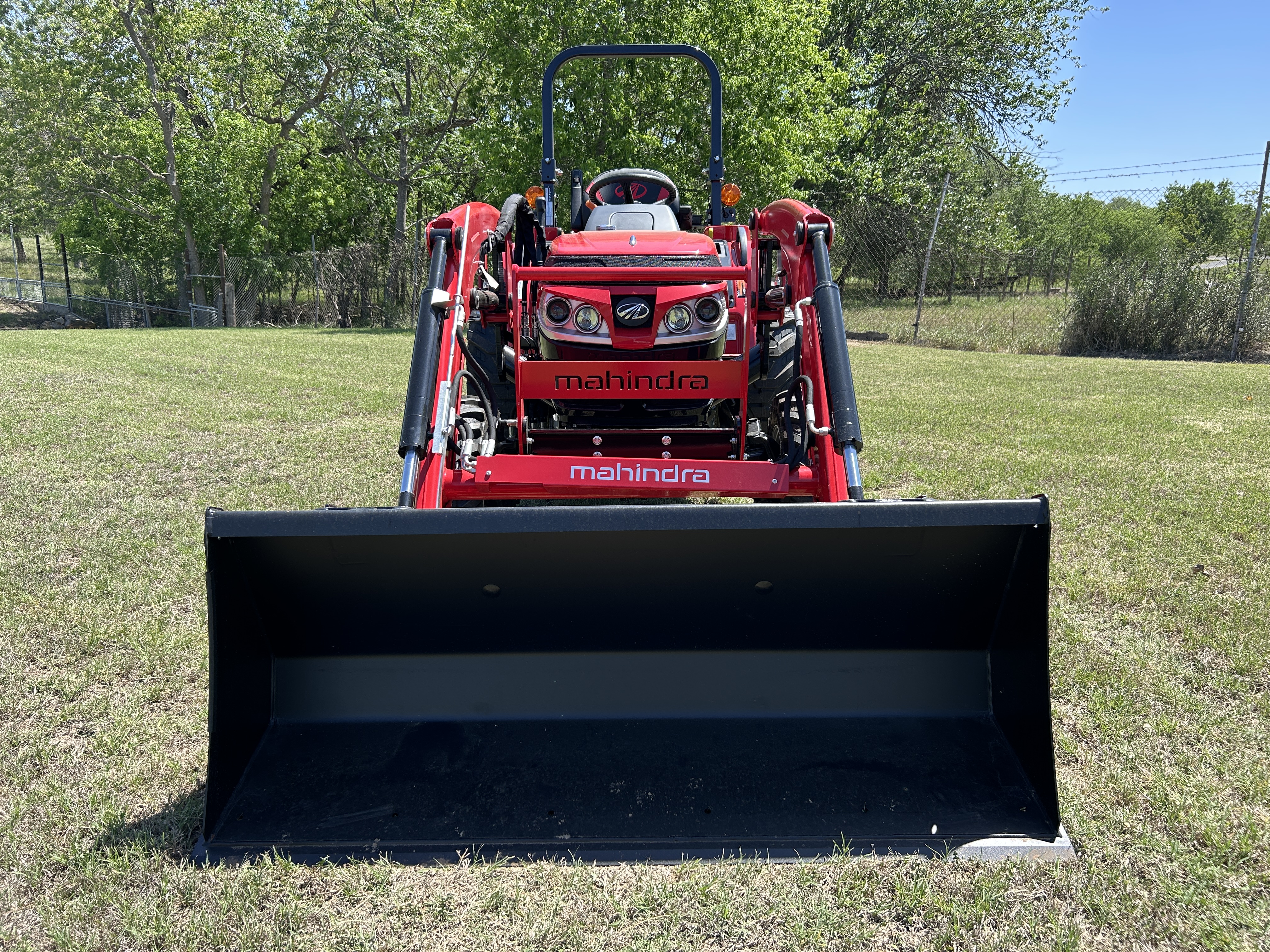 MAHINDRA TRACTORS 16264FHRFIL 1626 HST 4WD REF:041961