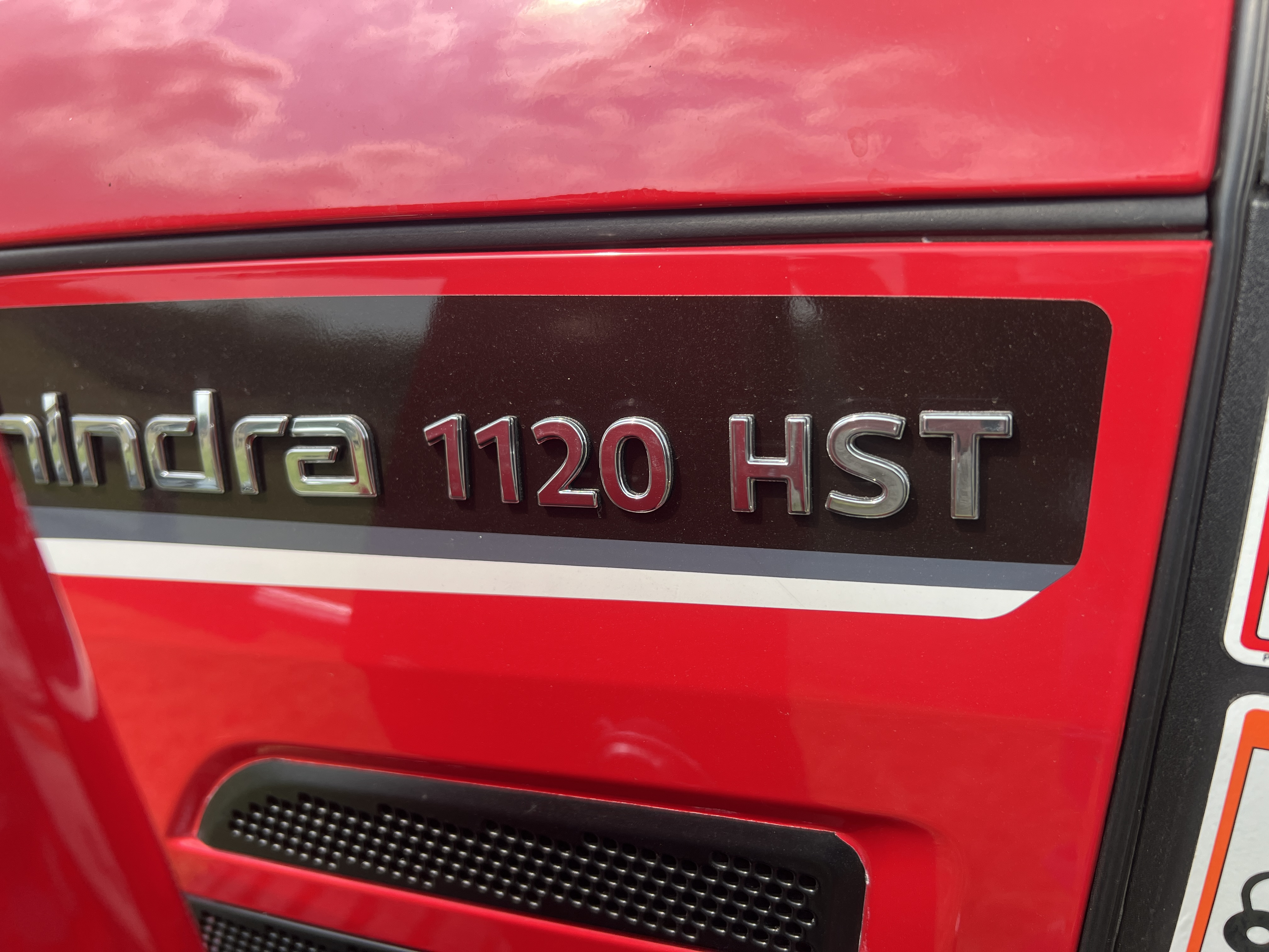 MAHINDRA TRACTORS 11204FHILM60 1120 HST 4WD W/MOWER:041994