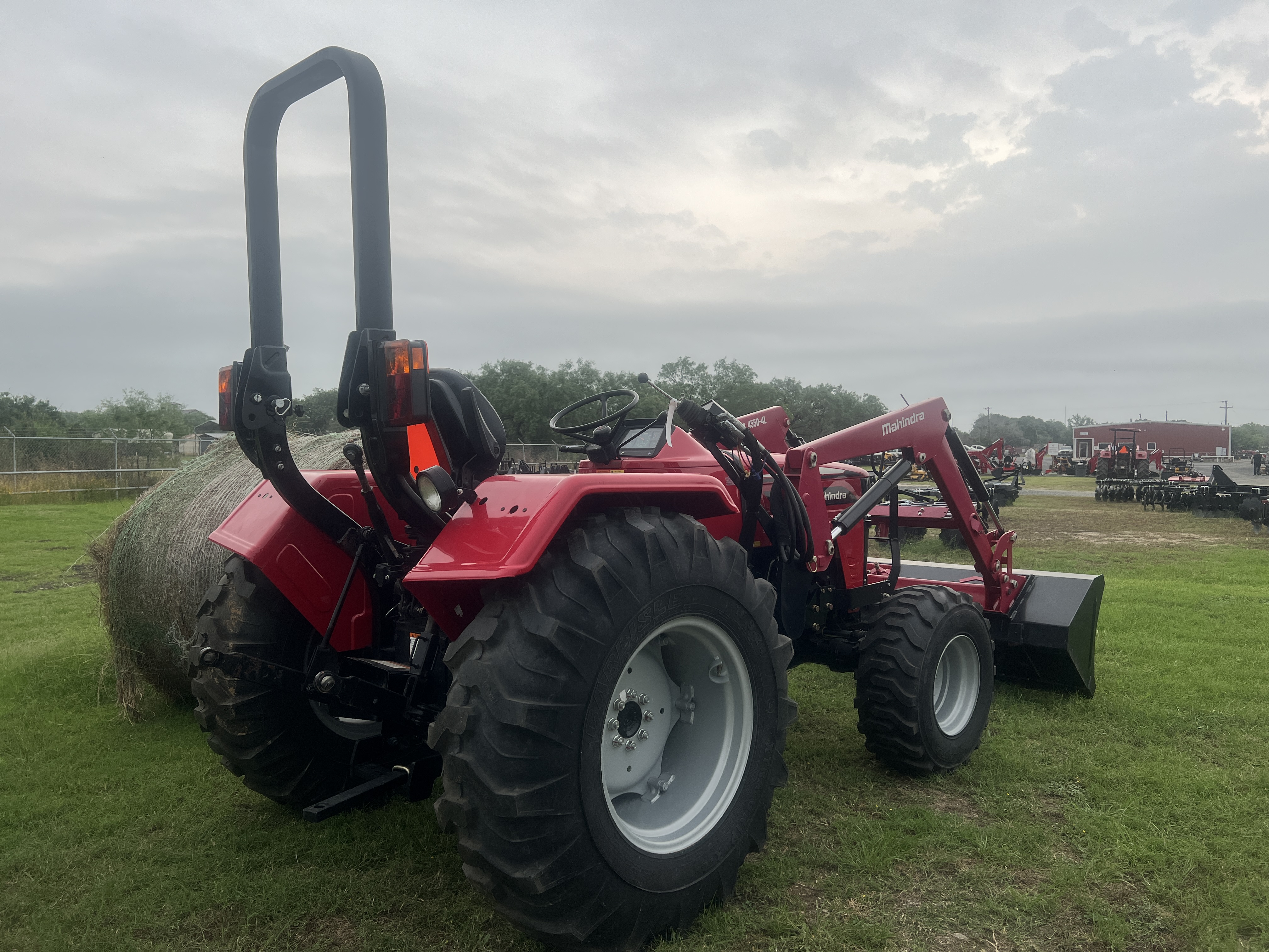 MAHINDRA TRACTORS 45404FGIL:042300