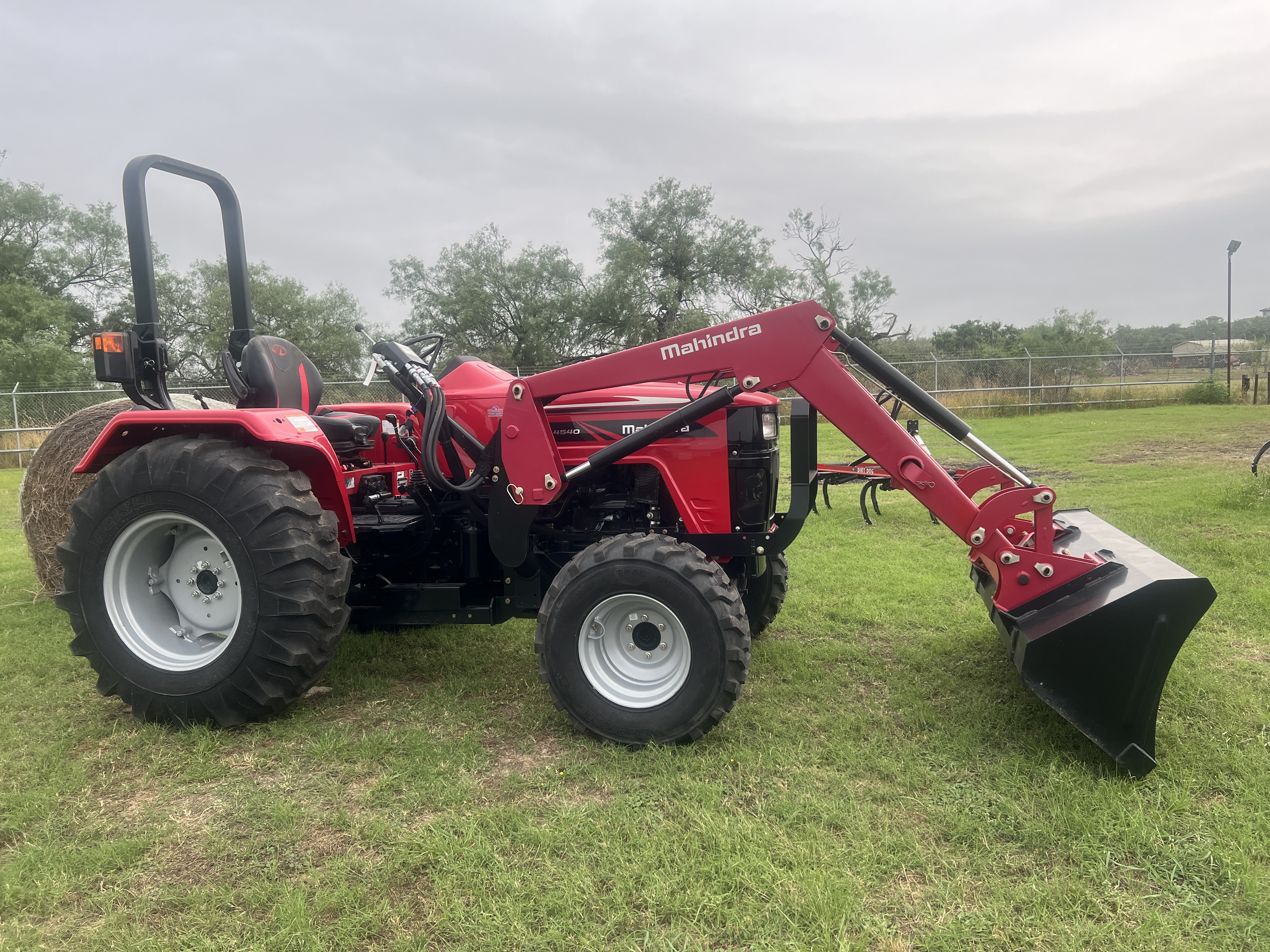 MAHINDRA TRACTORS 45404FGIL:042376