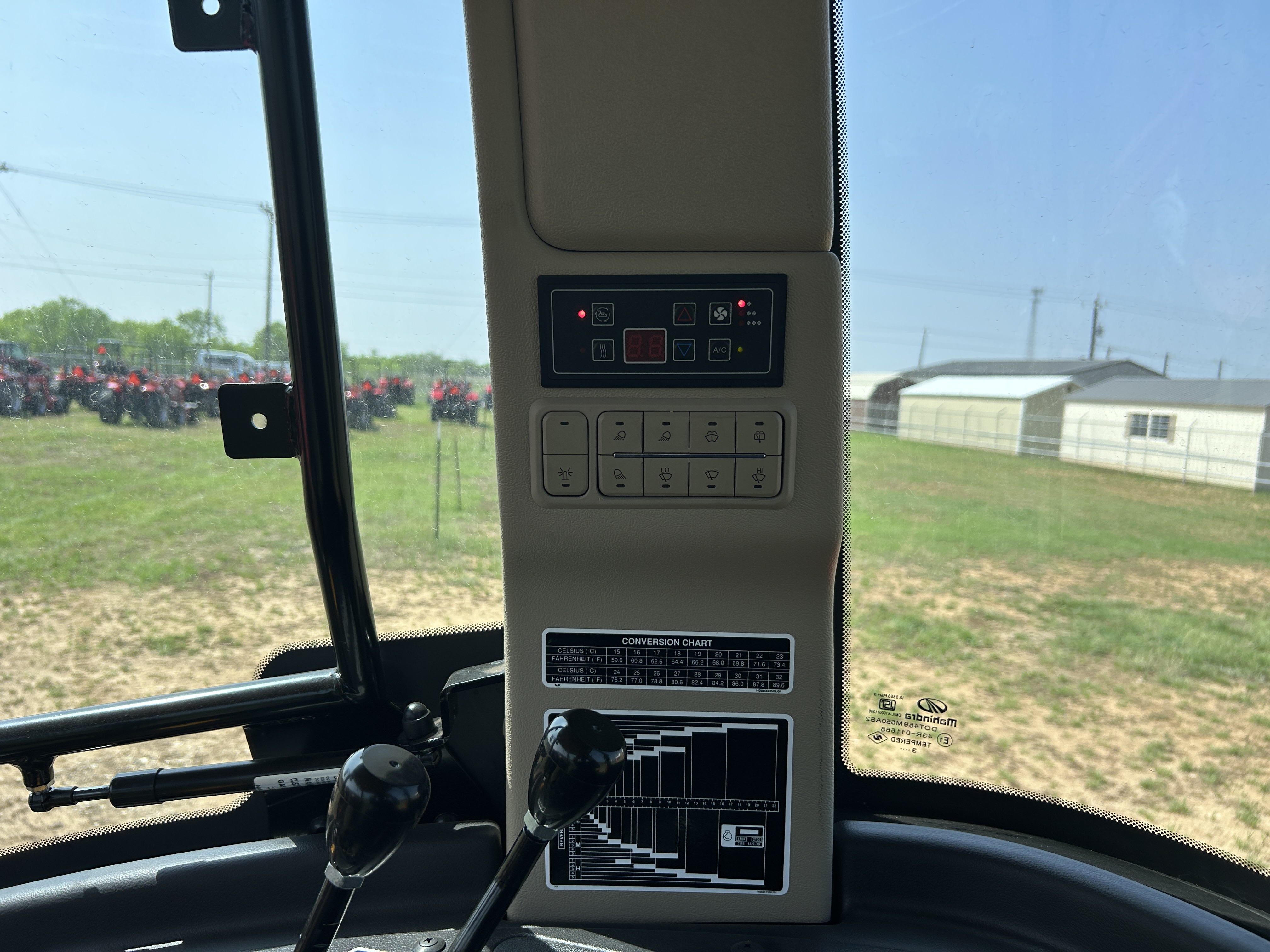 MAHINDRA TRACTORS 60654CPAL 6065 4WD CAB:042463