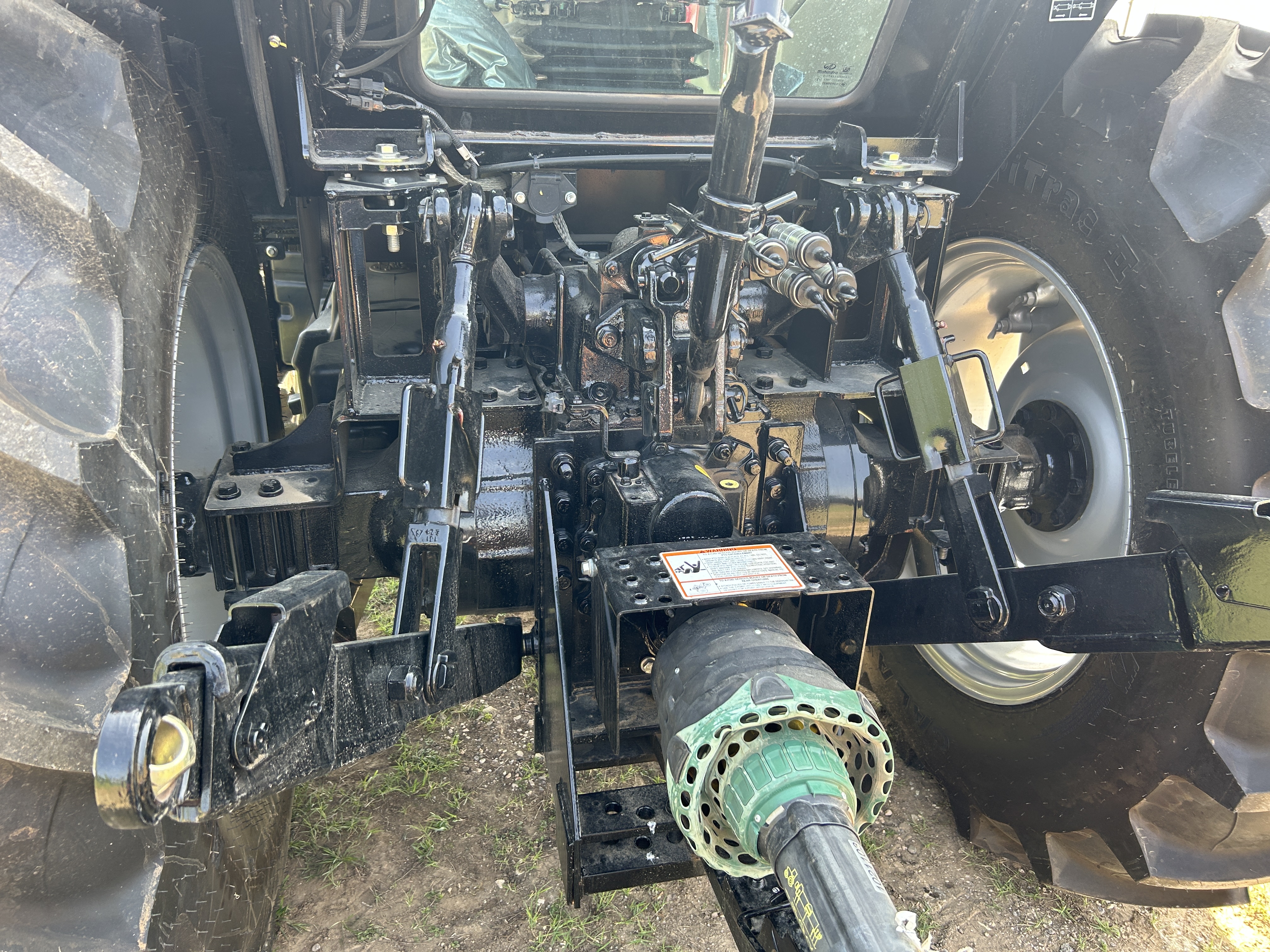 MAHINDRA TRACTORS 60654CPAL 6065 4WD CAB:042463