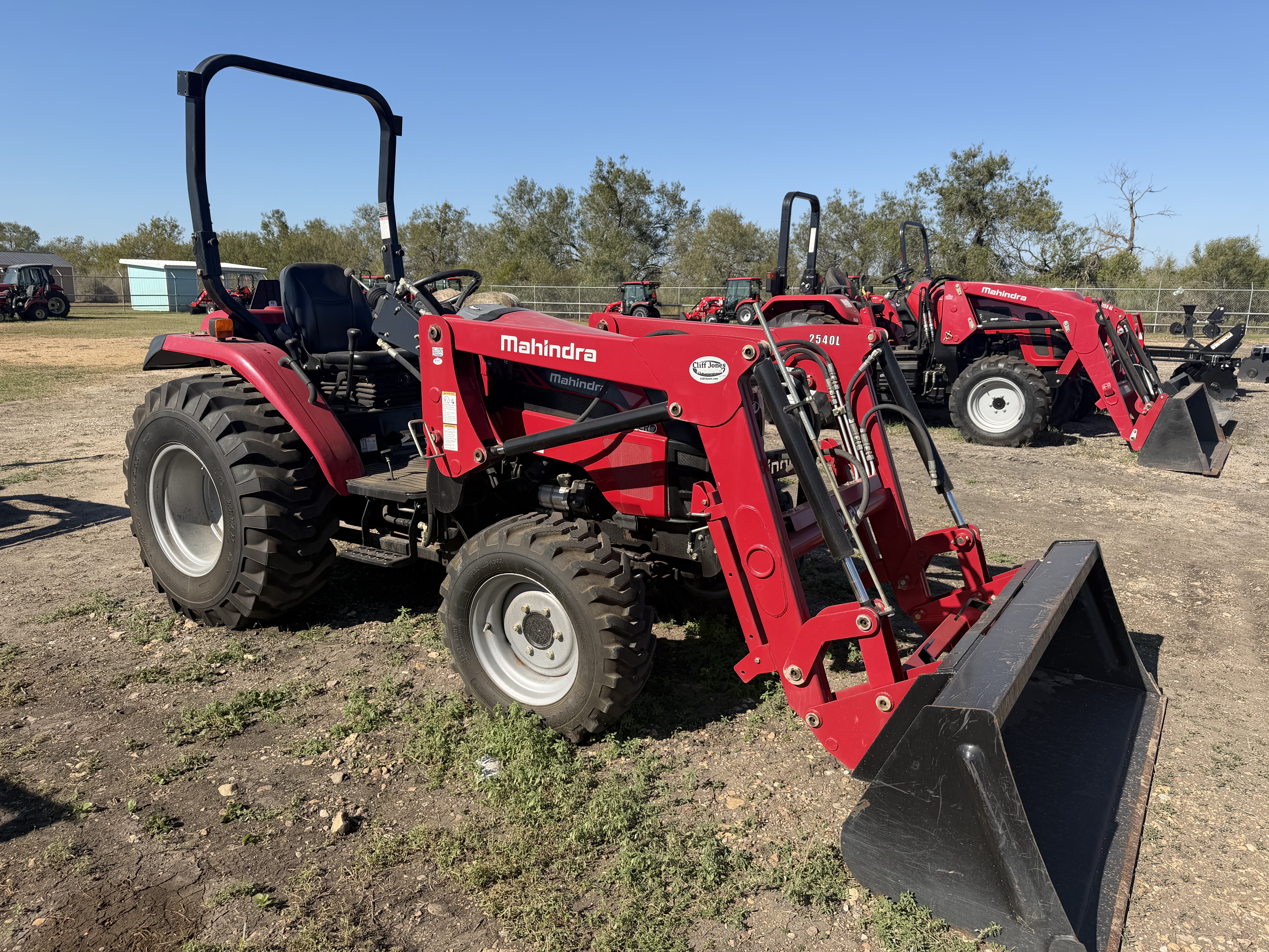 MAHINDRA TRACTORS 2545S  042549