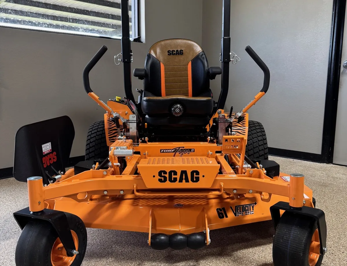 SCAG TURF TIGER II 61 KAW 31HP LIQUID COOLED STTII-61V-31DFI - 841X  41867