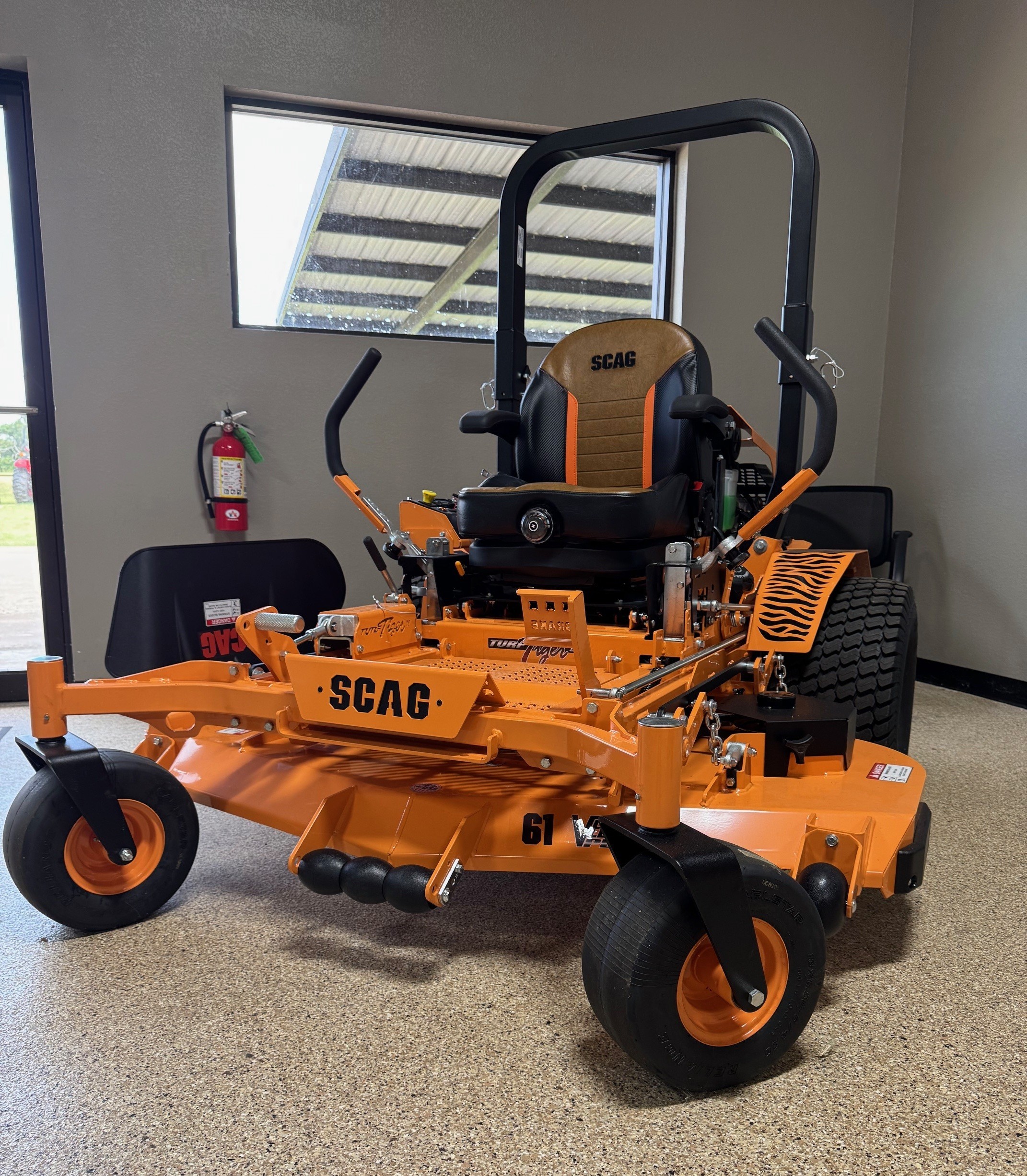 SCAG TURF TIGER II 61 KAW 31HP LIQUID COOLED STTII-61V-31DFI - 841X:41867