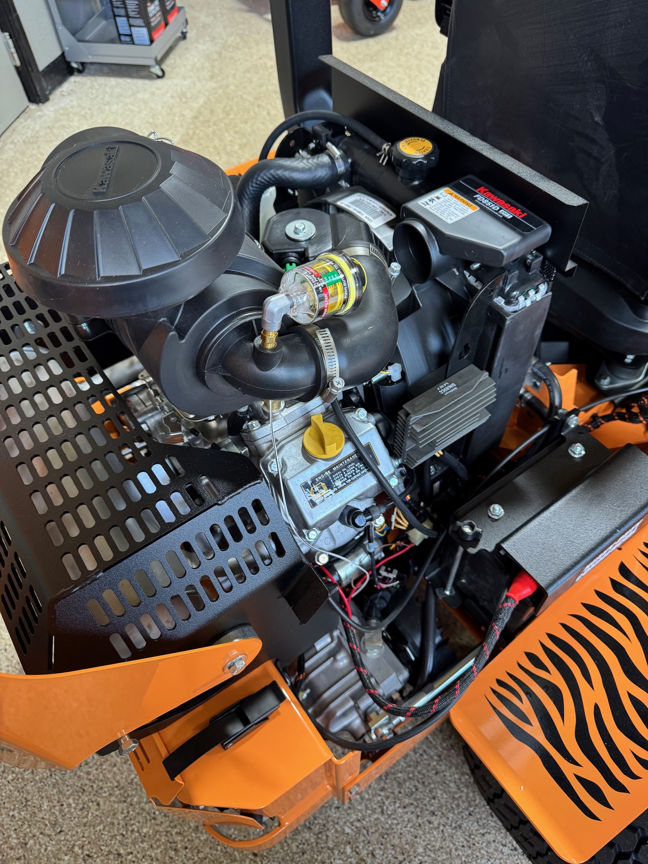 SCAG TURF TIGER II 61 KAW 31HP LIQUID COOLED STTII-61V-31DFI - 841X:41867