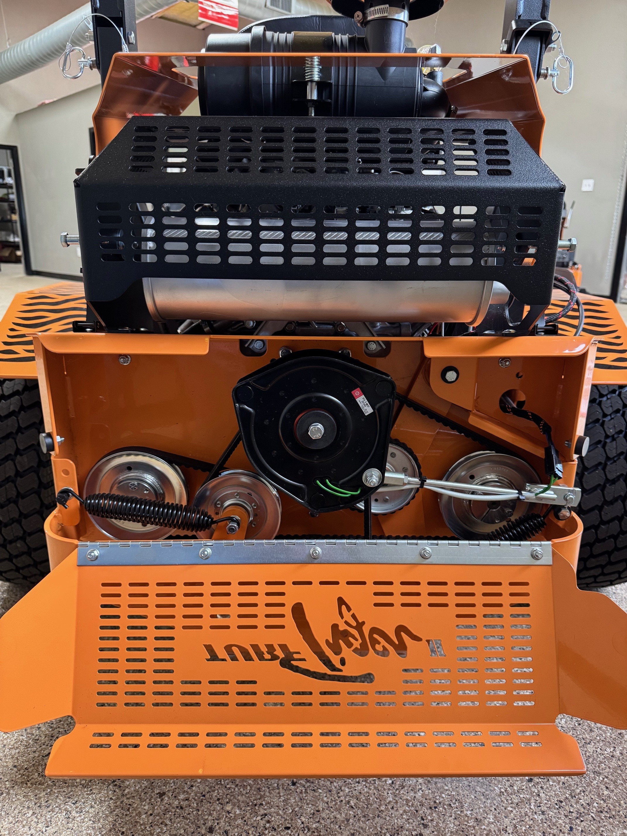 SCAG TURF TIGER II 61 KAW 31HP LIQUID COOLED STTII-61V-31DFI - 841X:41867