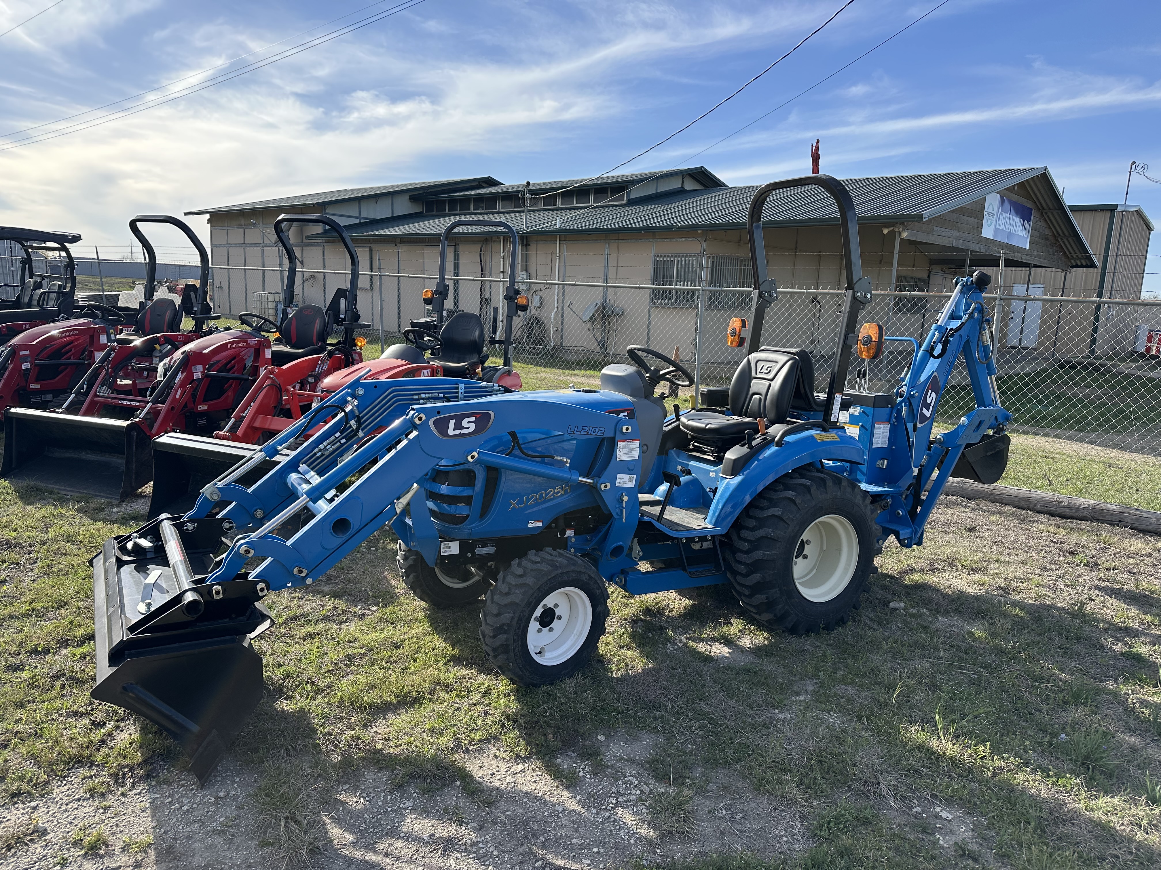 LS Tractor XJ2025H TLB:4654