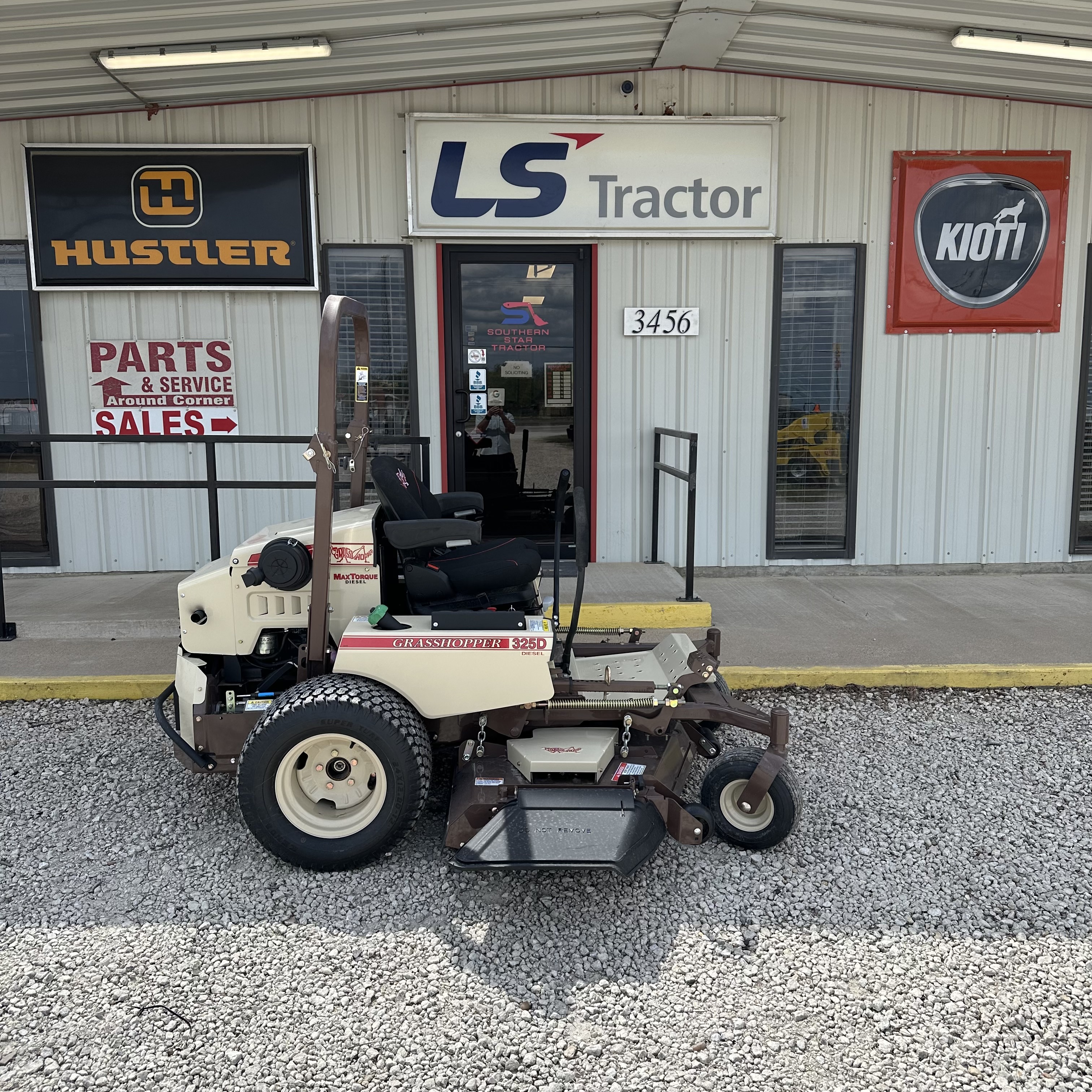 Grasshopper 325D 61" – 4621