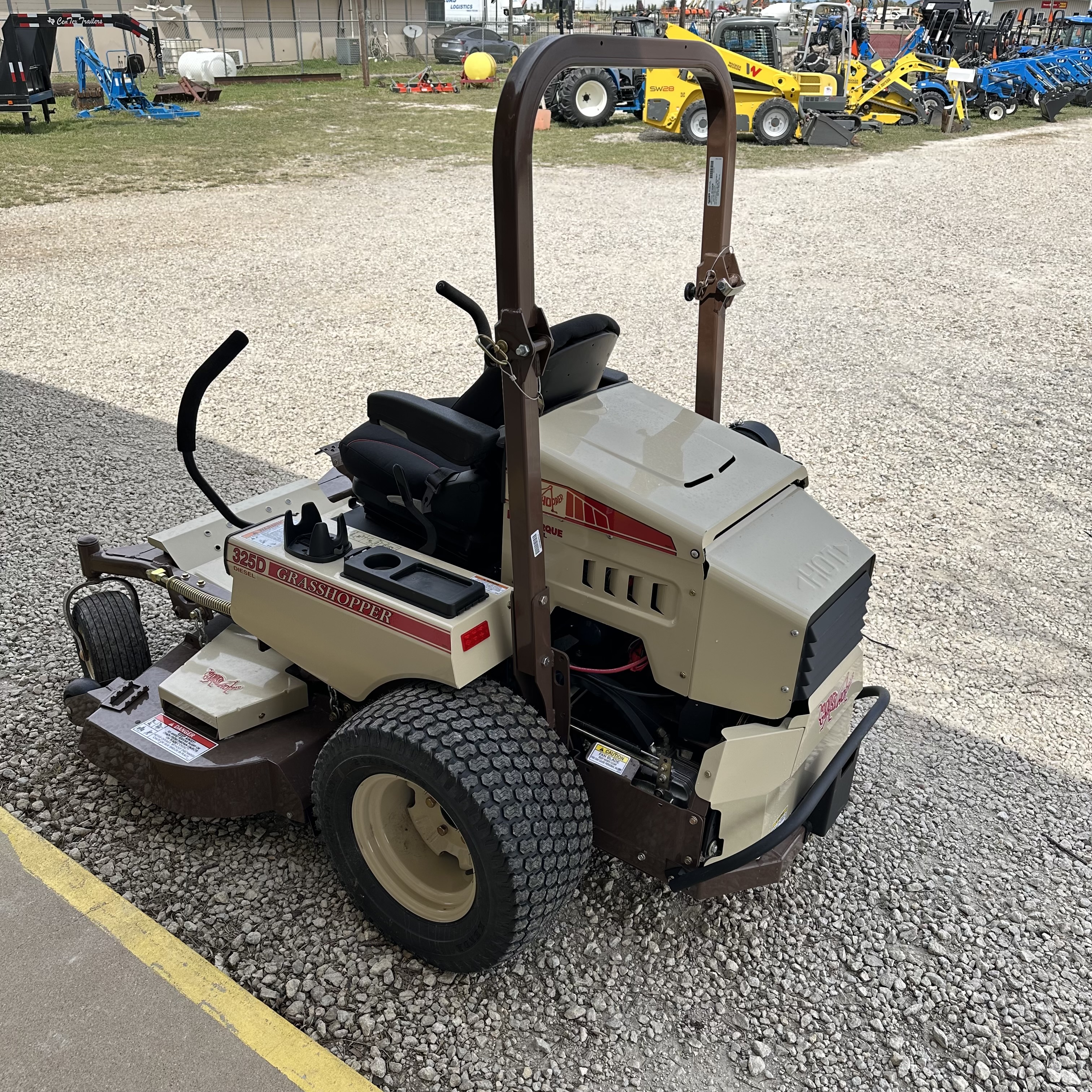 Grasshopper 325D 61