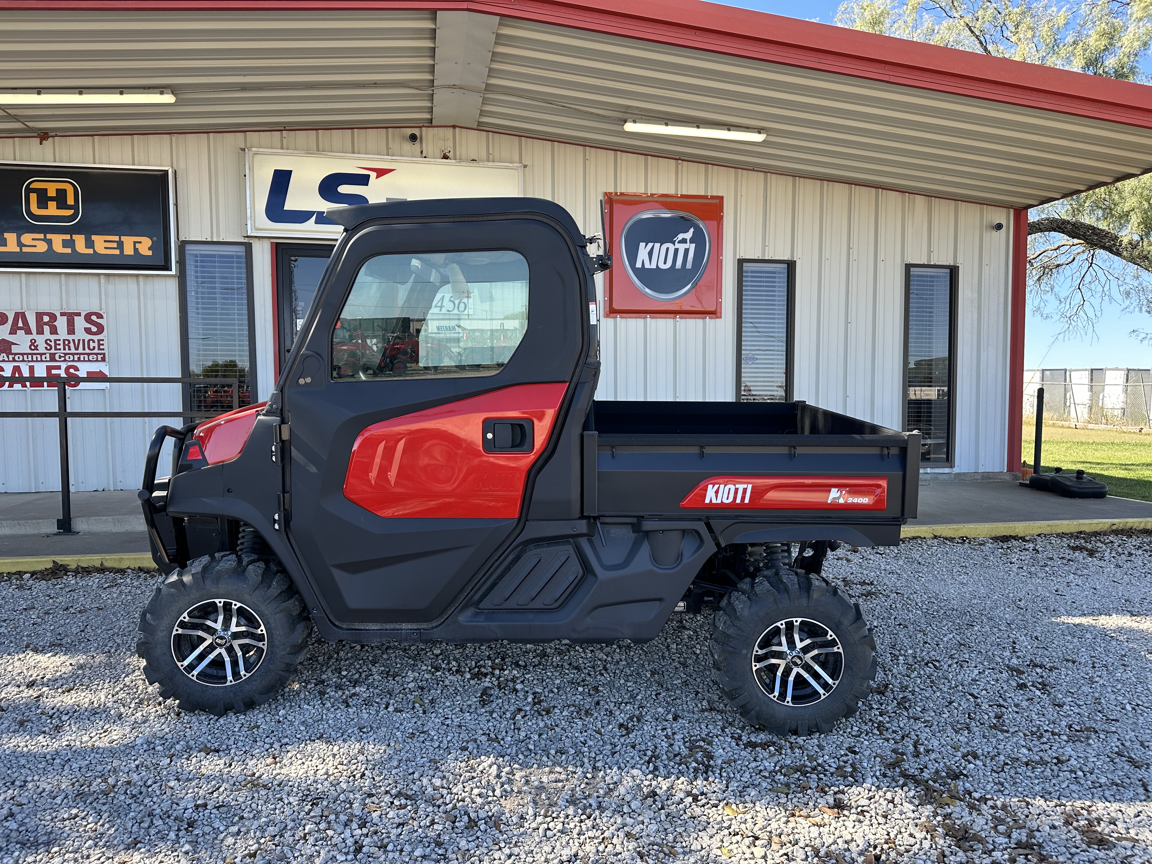 Kioti K9 2400 CAB – 180