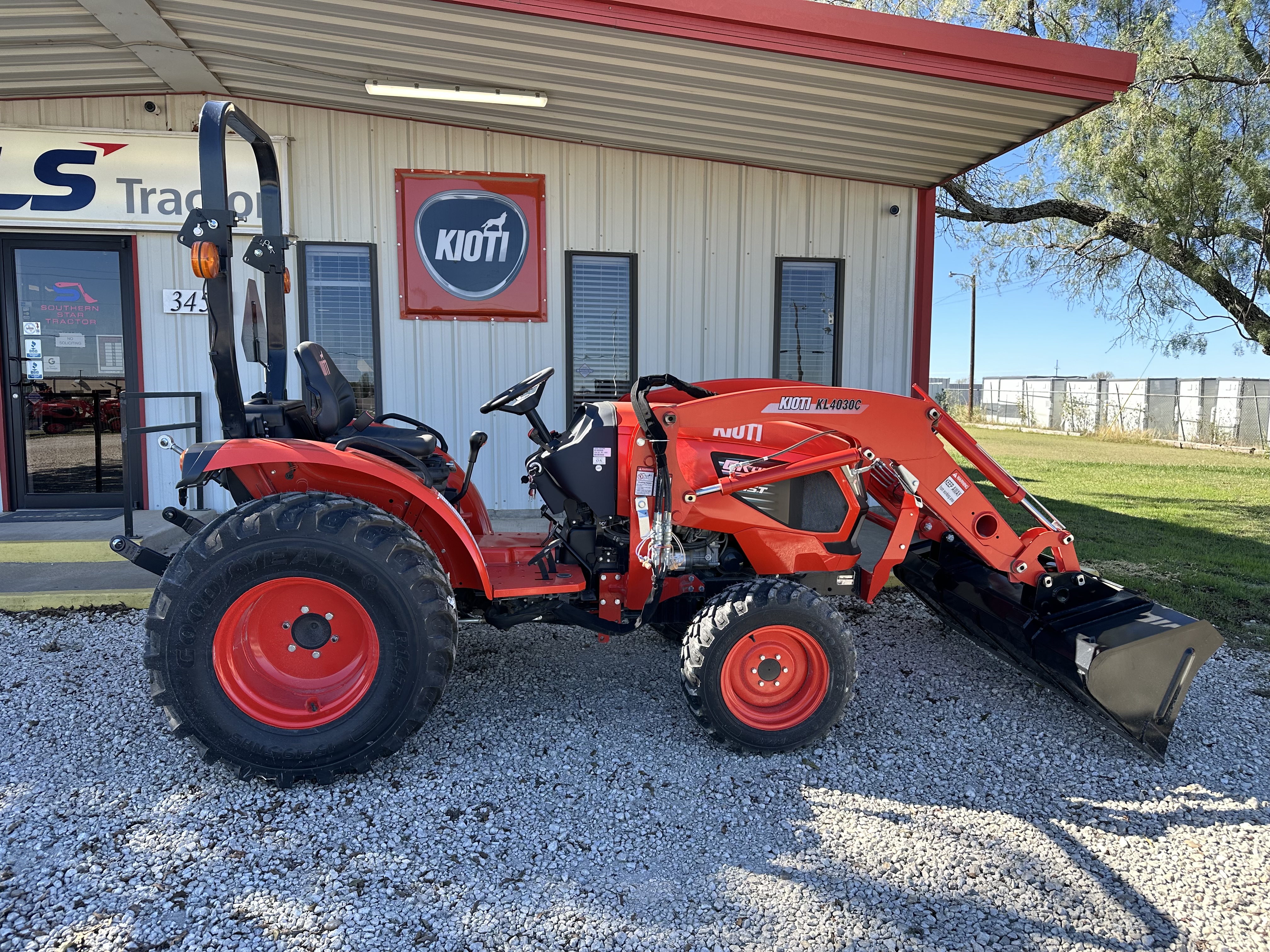 Kioti CK4020 HST – 114