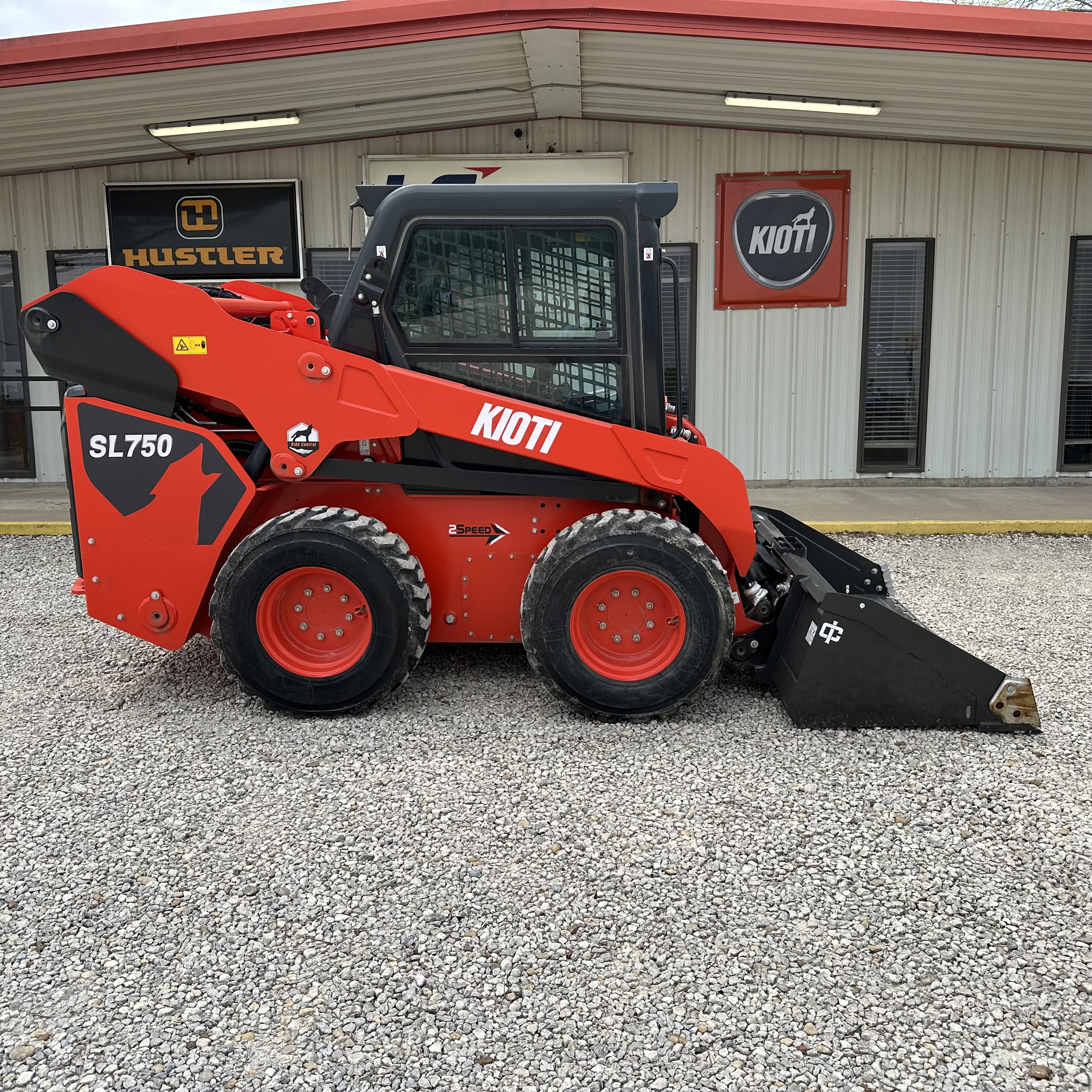 Kioti SL750 SKID STEER – 108