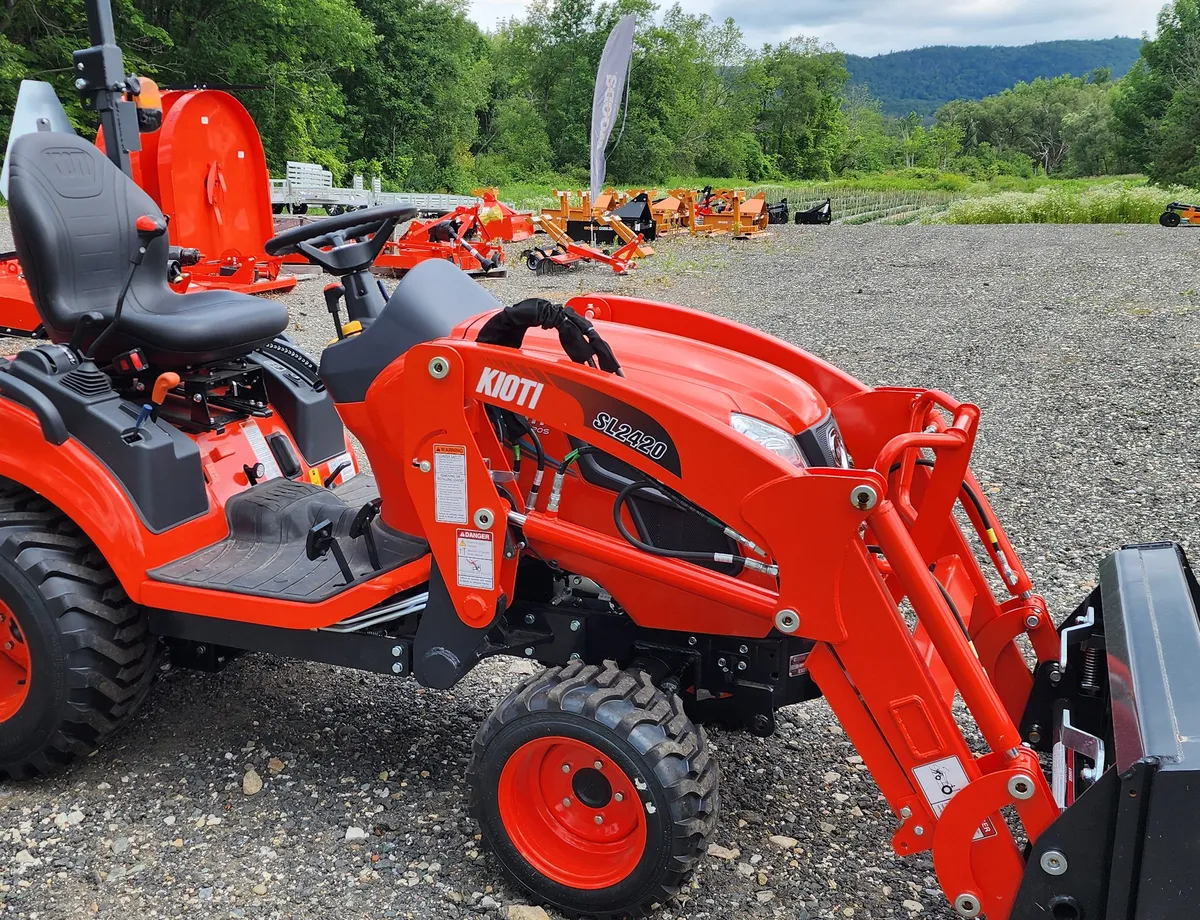 Kioti CS2220 Hyrostatic Compact Tractor  