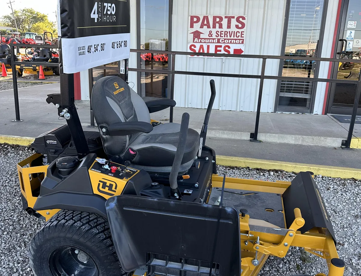 Hustler FASTRAK 54  5000