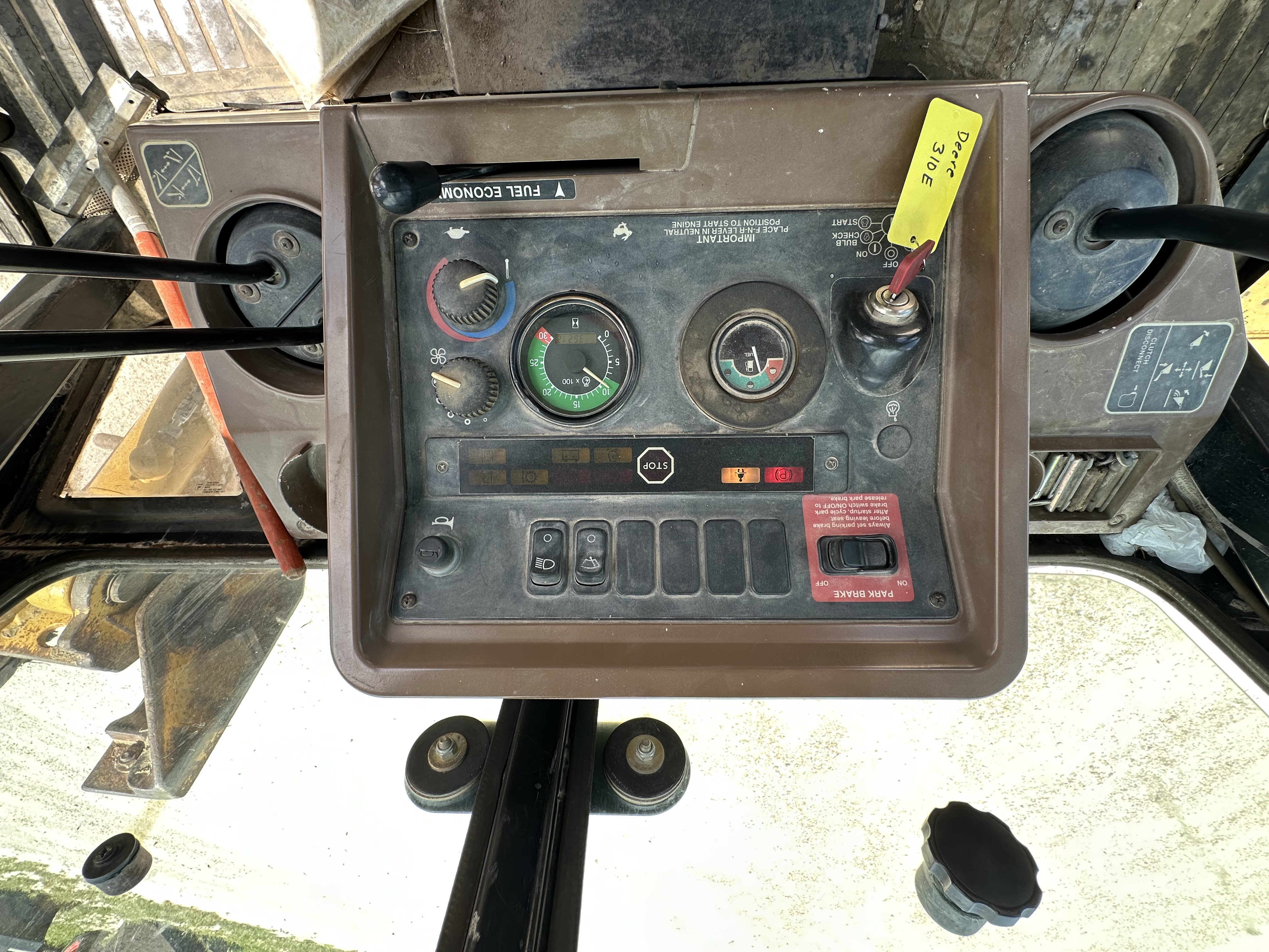 John Deere 310E:5207