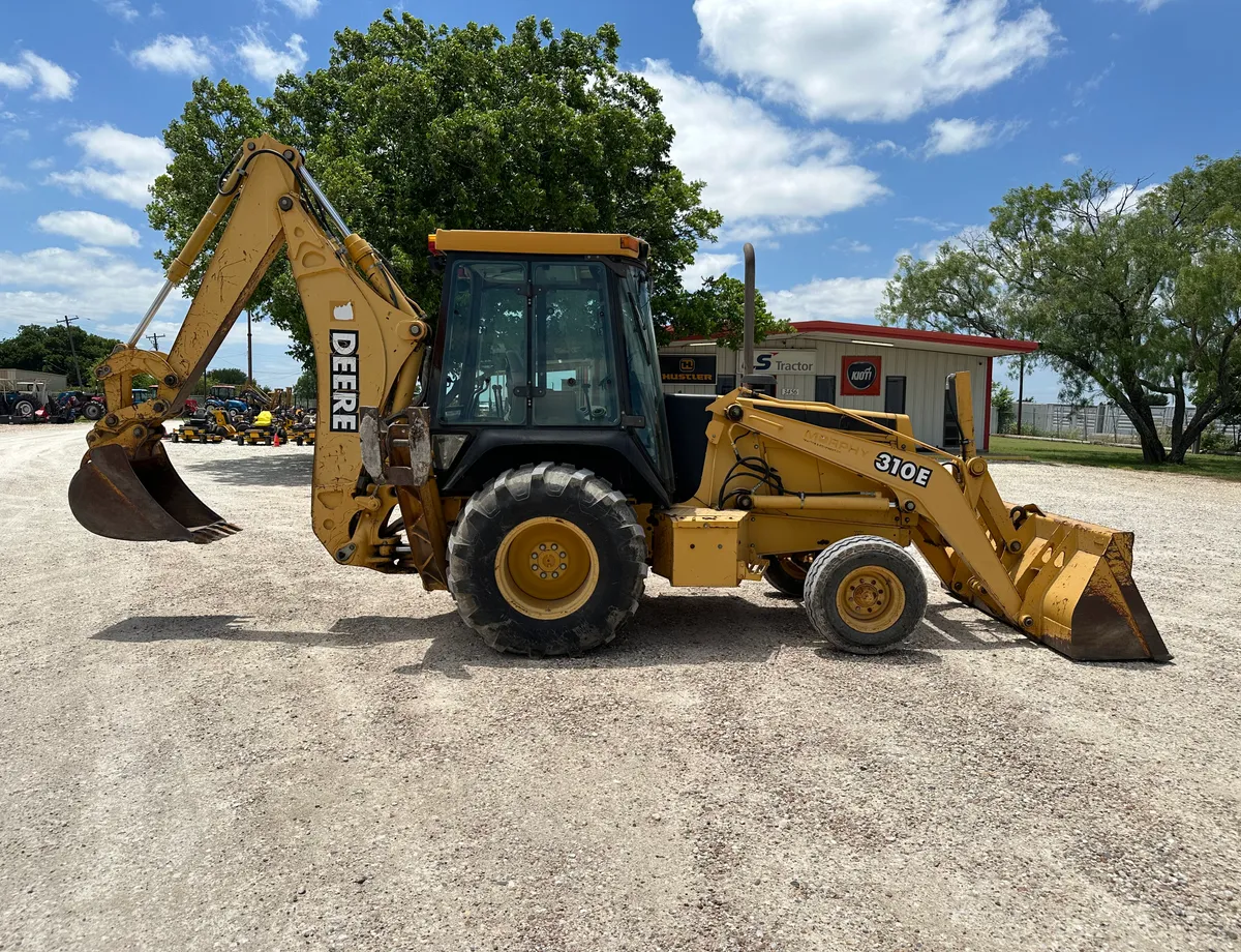 John Deere 310E  5207