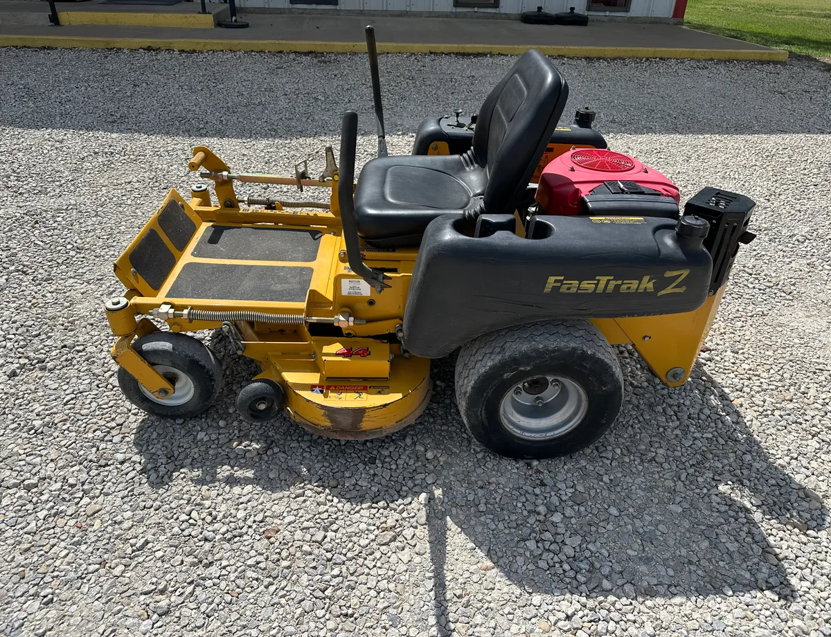 Hustler FASTRAK 44  4843
