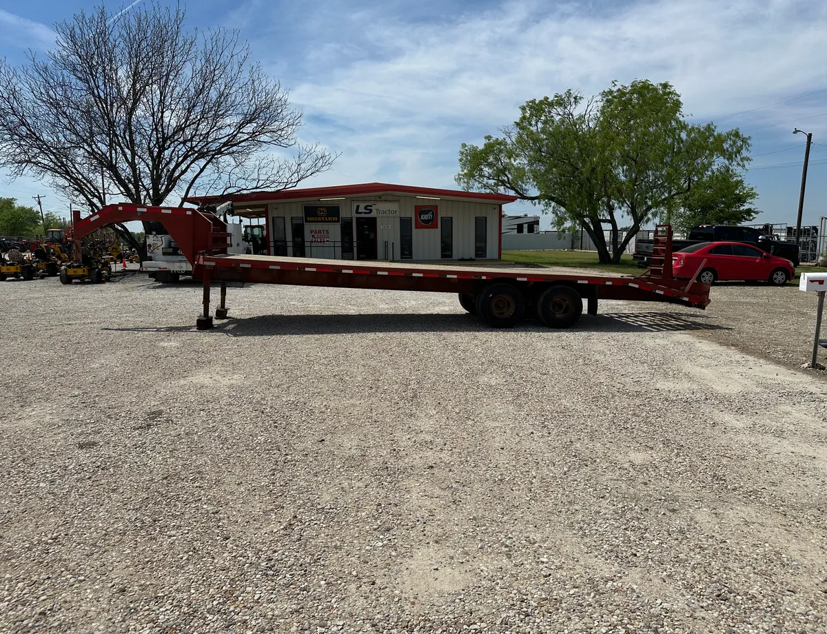 Shop 30 FB Trailer  4936