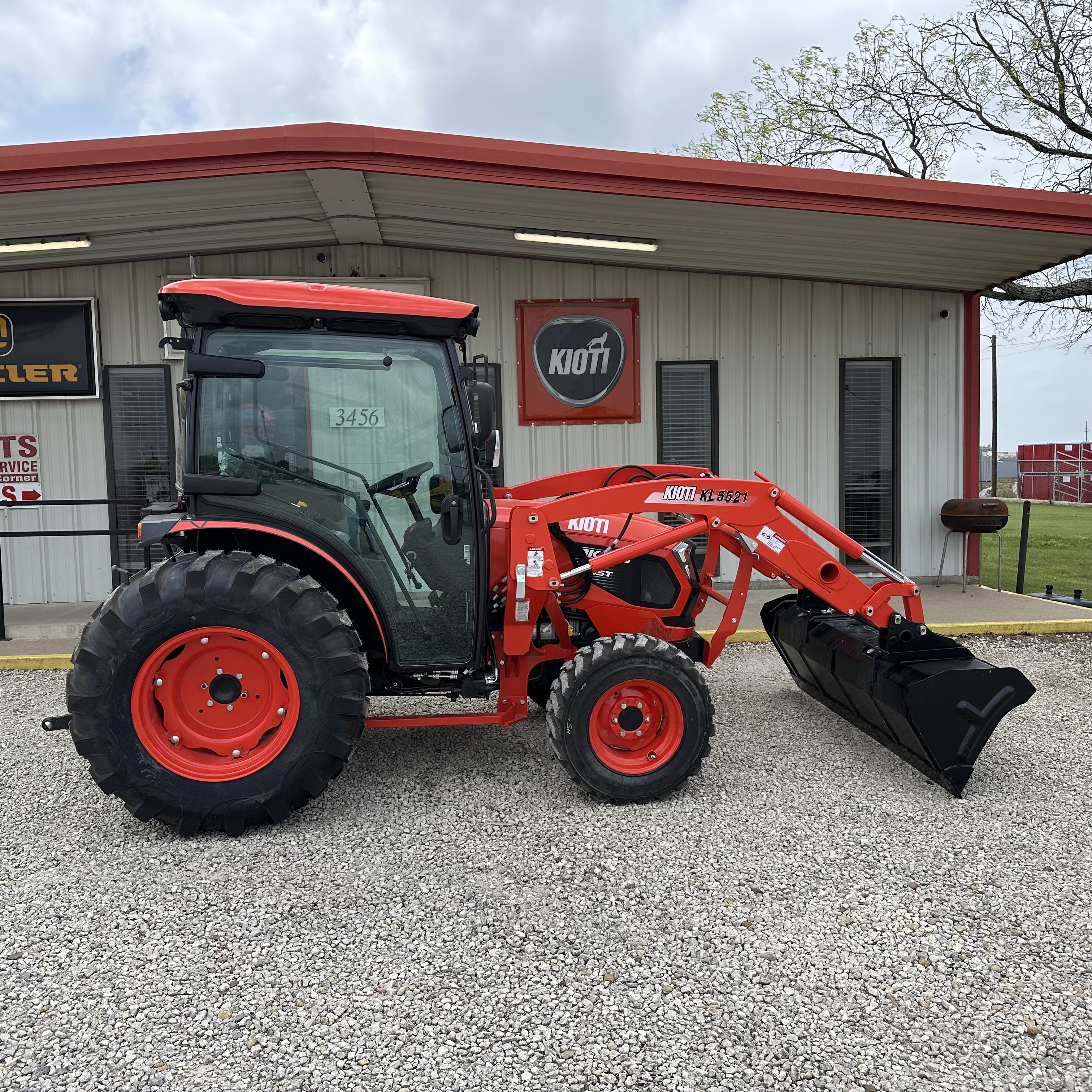 Kioti DK5320SE HST CAB  4741