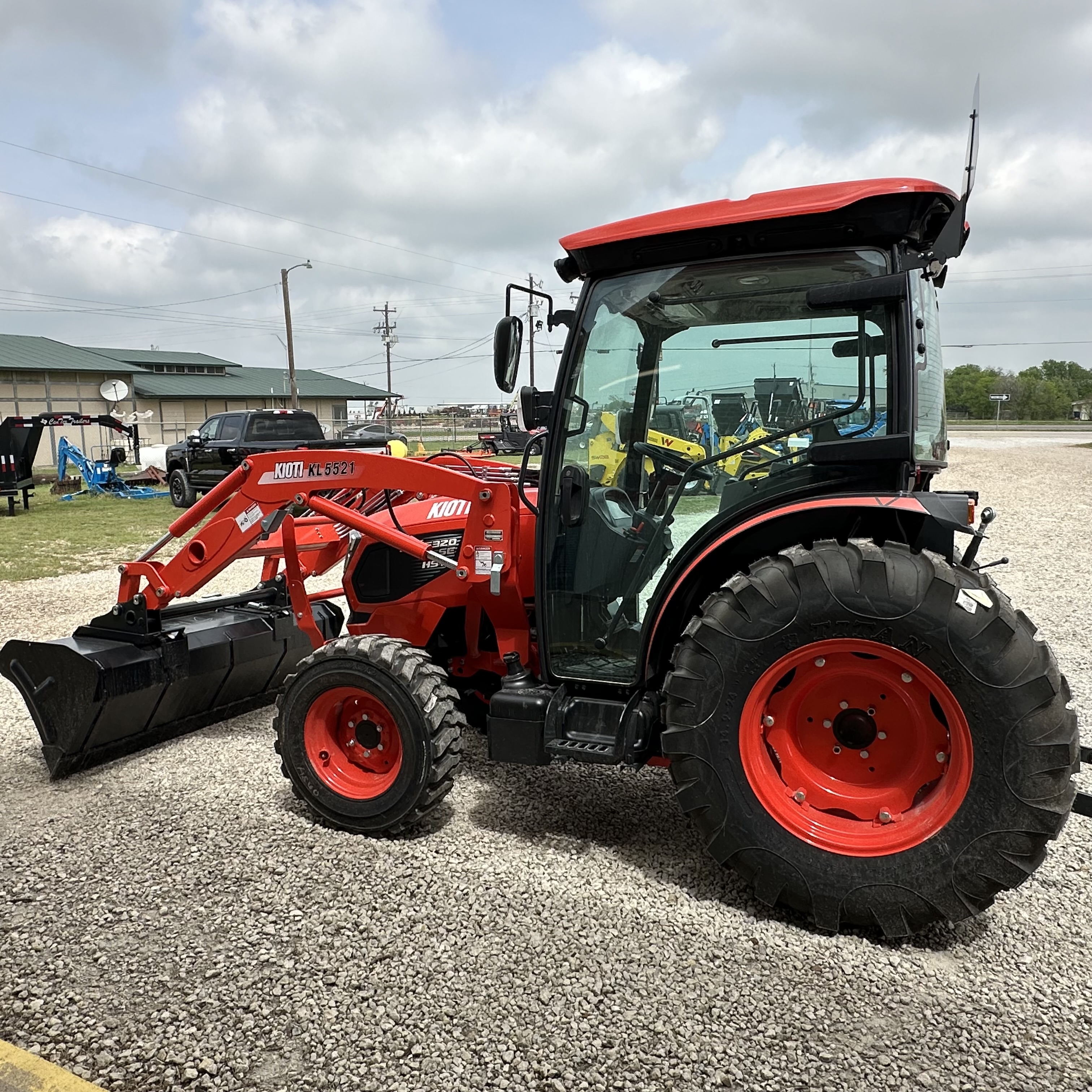 Kioti DK5320SE HST CAB:4741