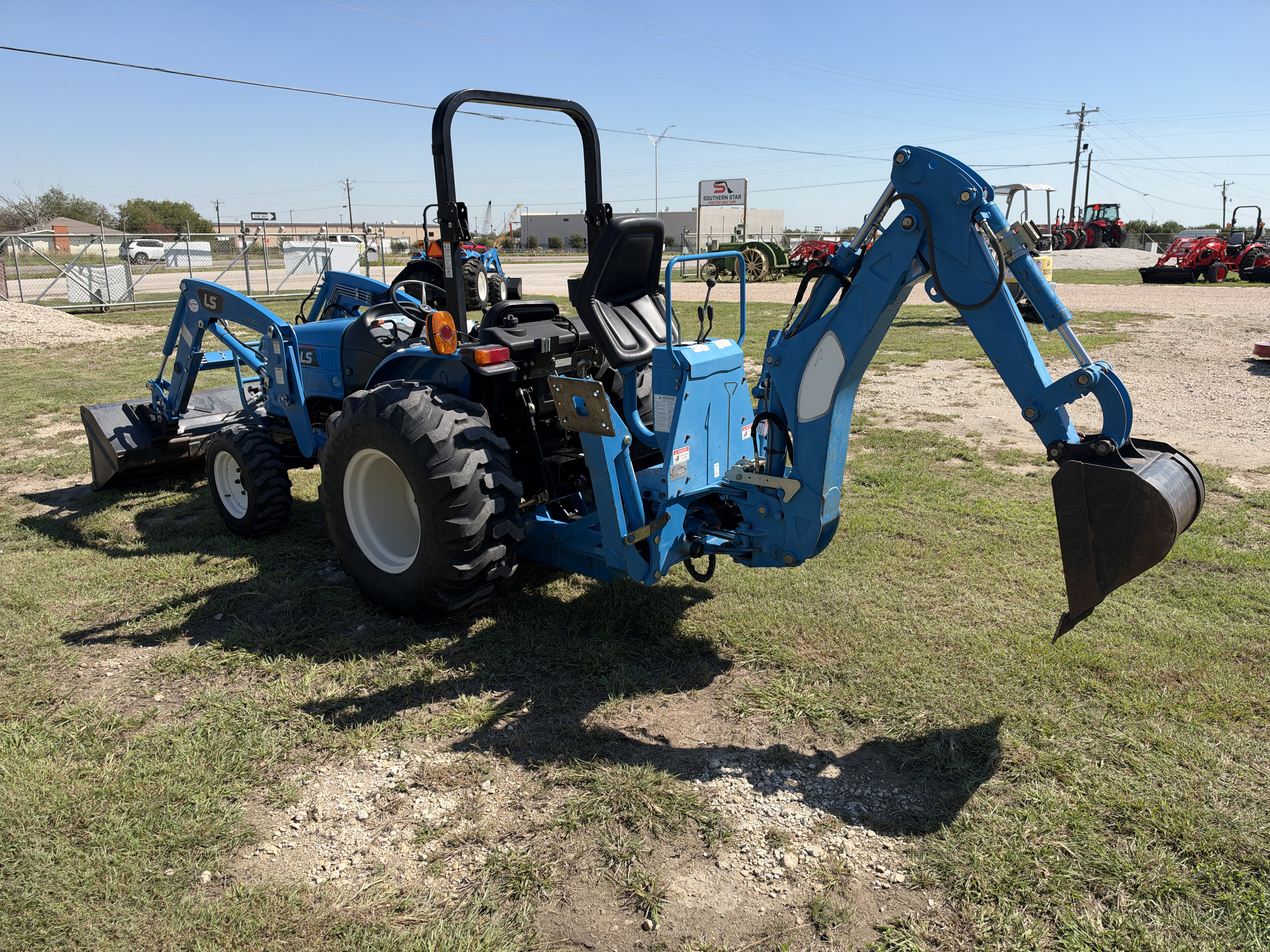 LS Tractor XG3025:5327