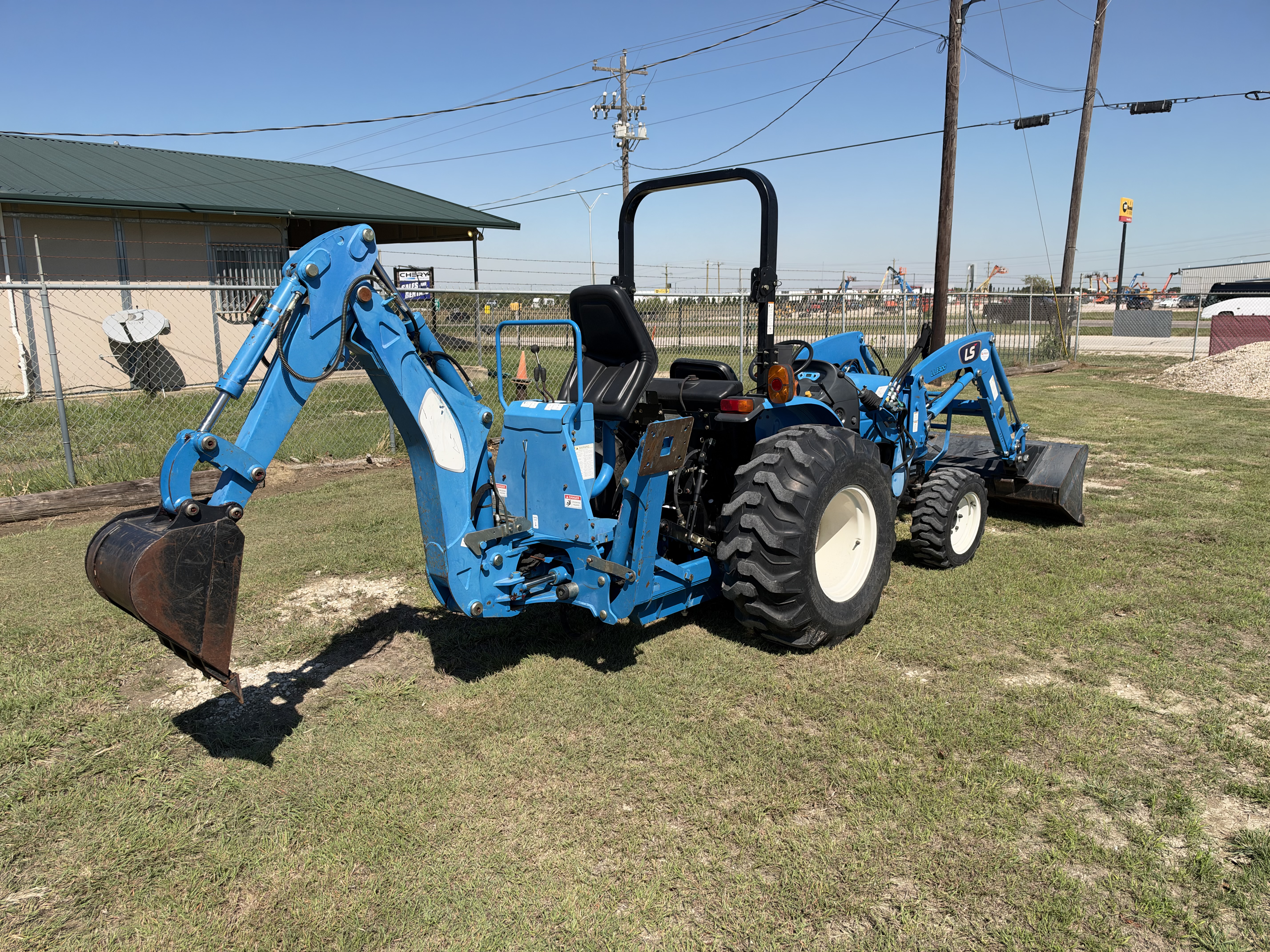 LS Tractor XG3025:5327