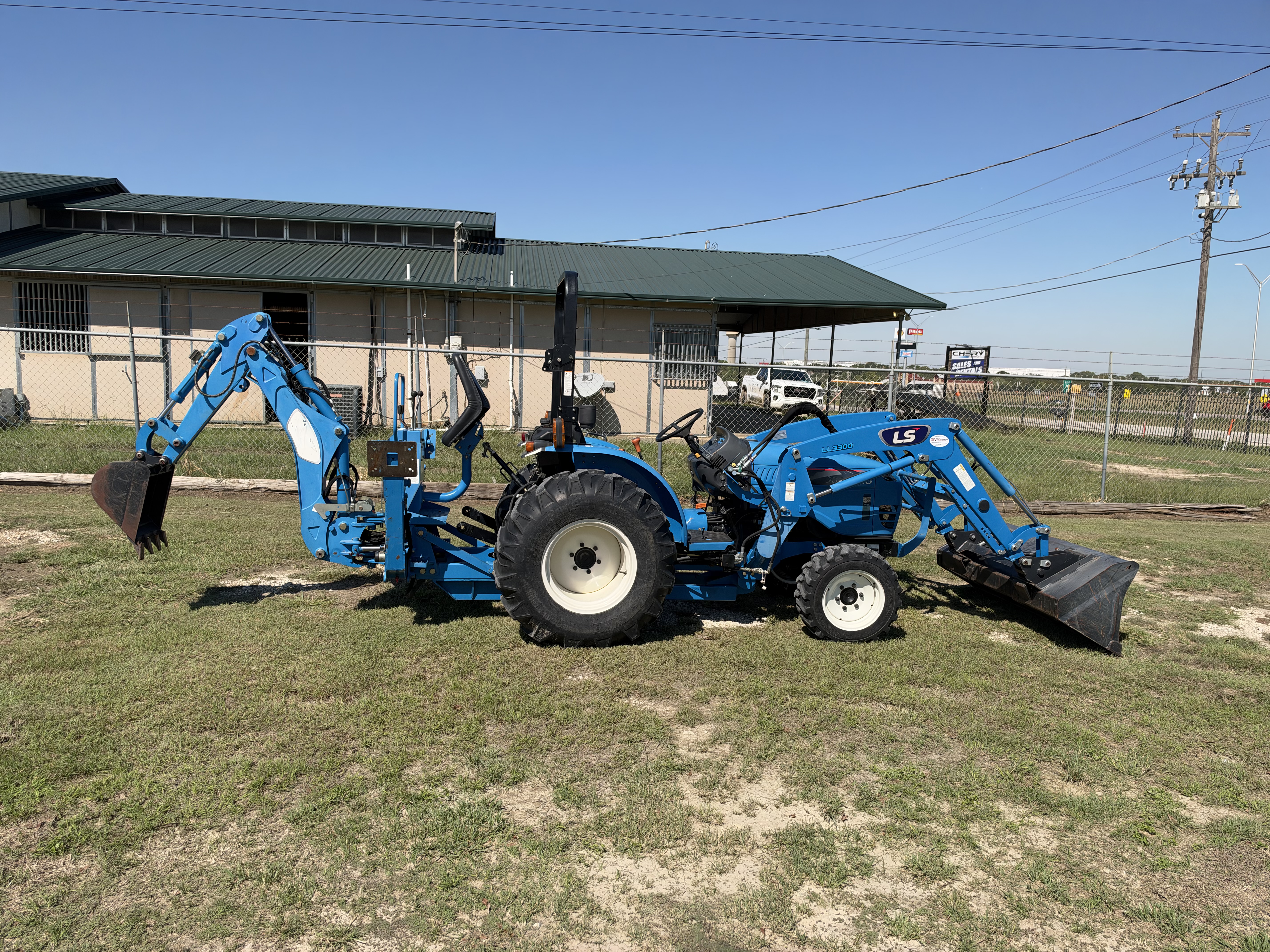 LS Tractor XG3025:5327