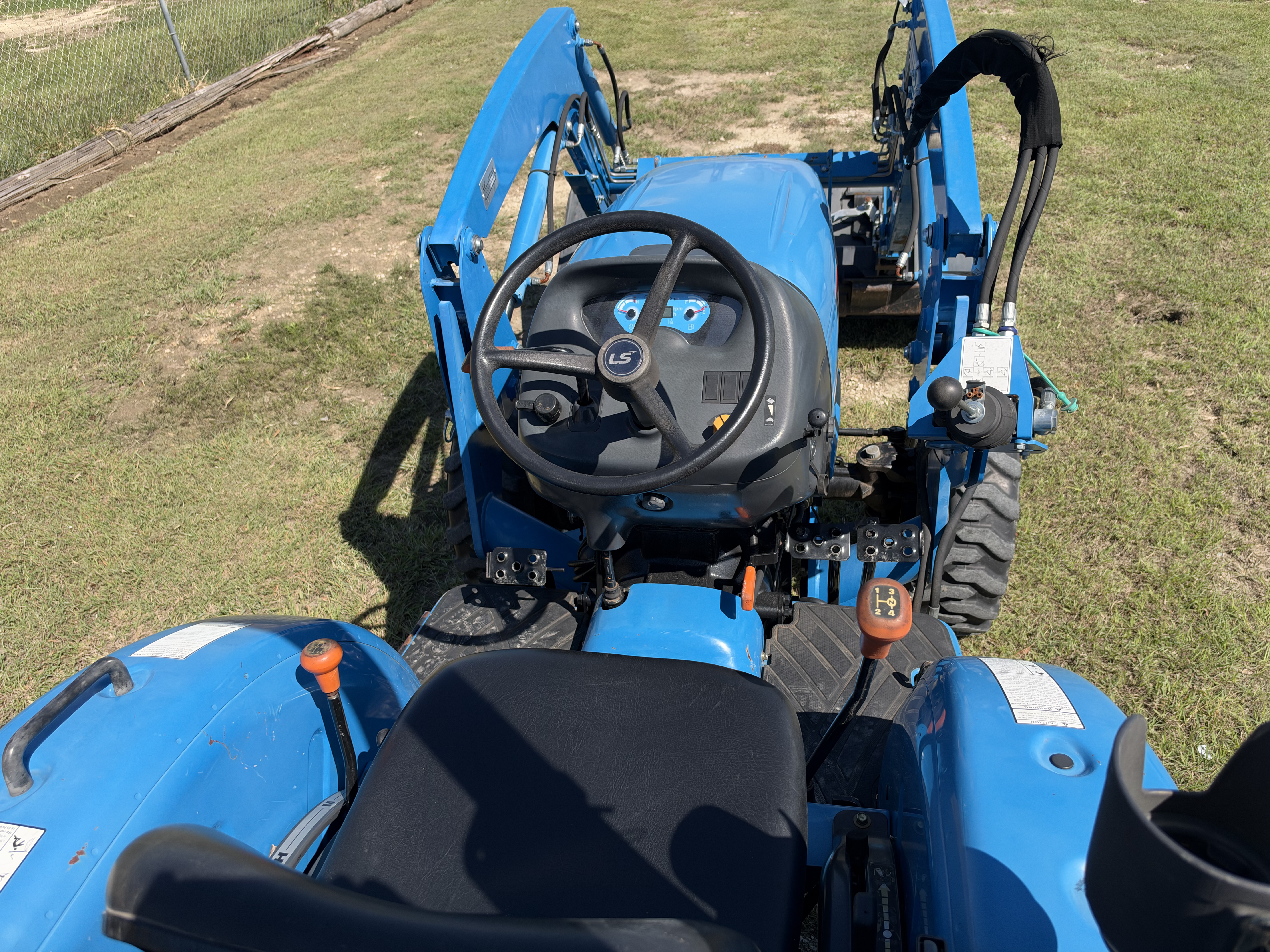 LS Tractor XG3025:5327