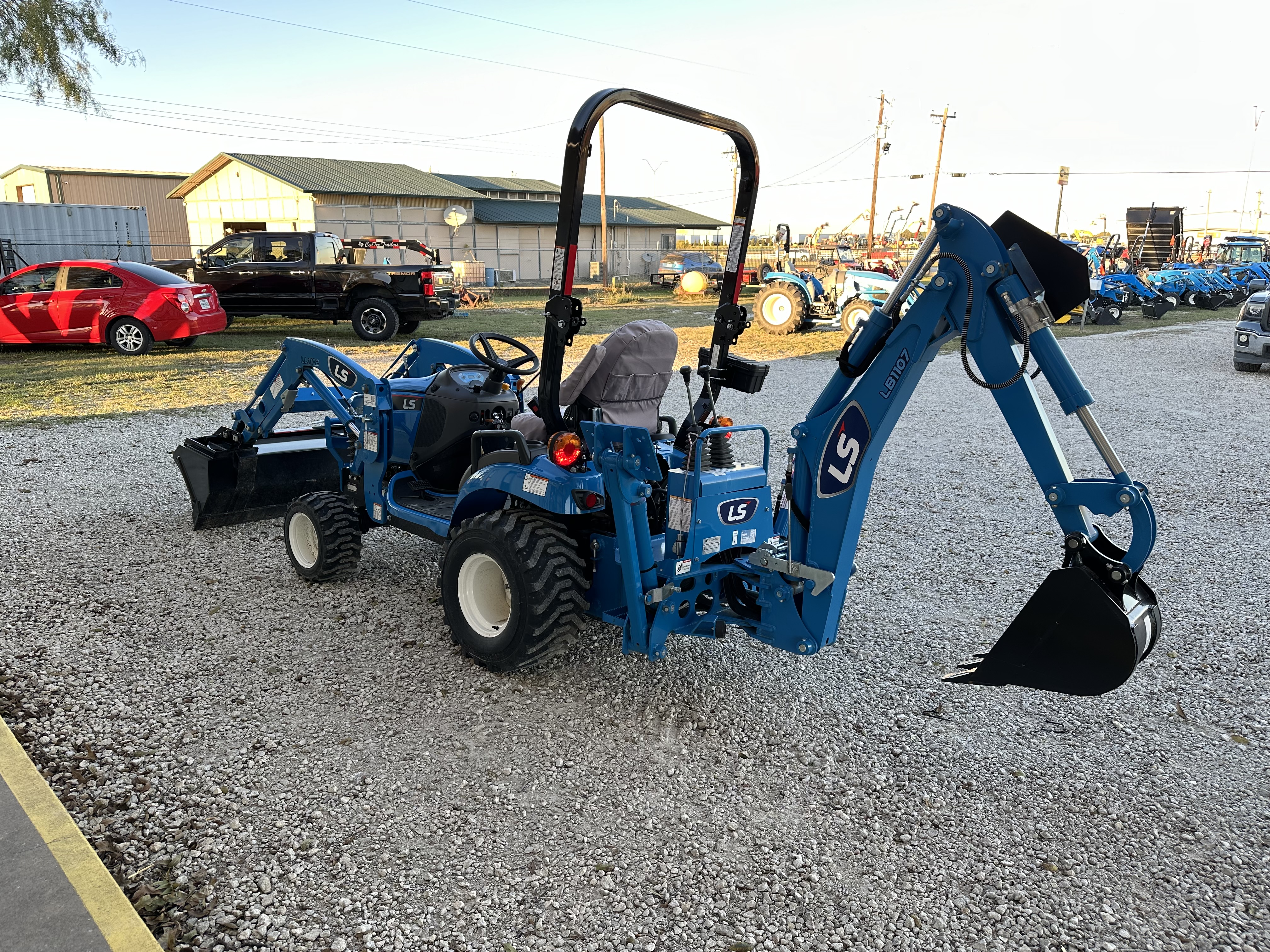 LS Tractor MT125 TLB:4575