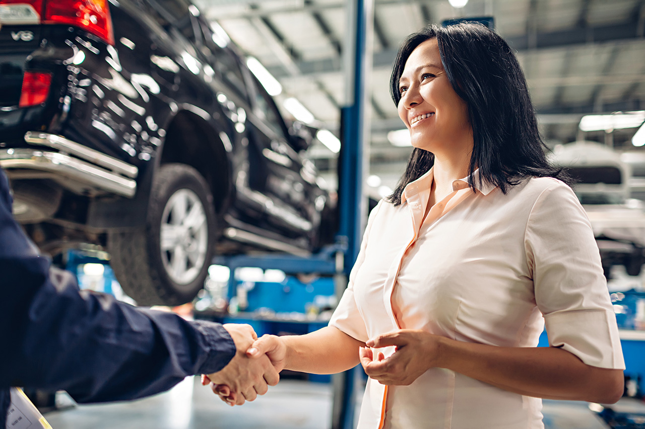 Choosing Perruzzi Repair Facility, showing mechanic and customer shaking hands.