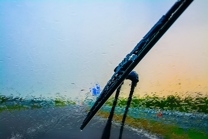 Properly de-iced wiper preventing need for windshield maintenance