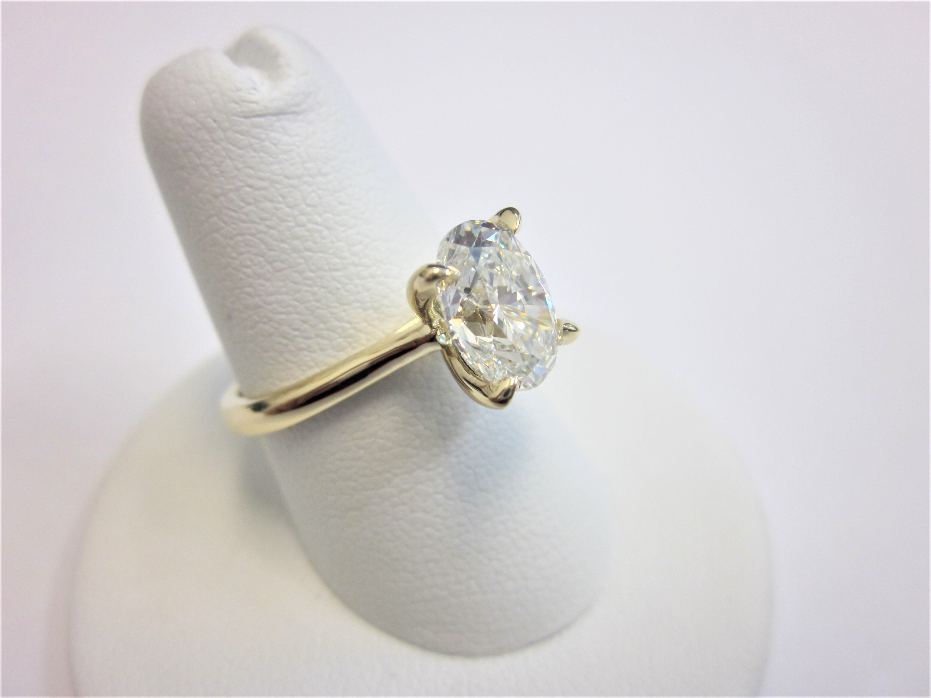 2 01 Carat Oval Brilliant Cut Diamond 14k Yellow Gold Solitaire