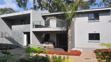 Villa Moyal - Executive Suite Hotel