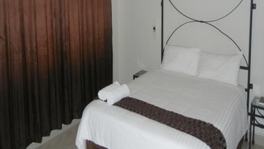 Bayside Lodge Pine Street