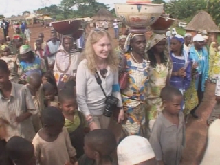 CAMEROON / MIA FARROW