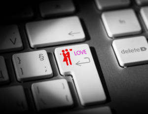 How to Successfully Date Online (4 Online Dating Sites Reviewed)